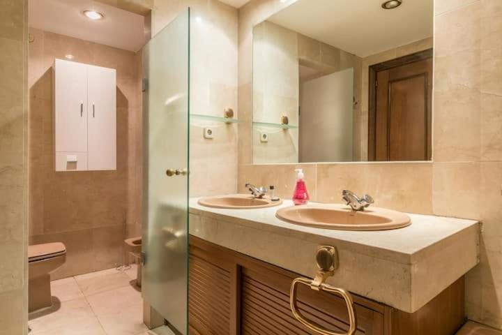 Apartamento De 200m2 En Retiro Con Piscina Apartment