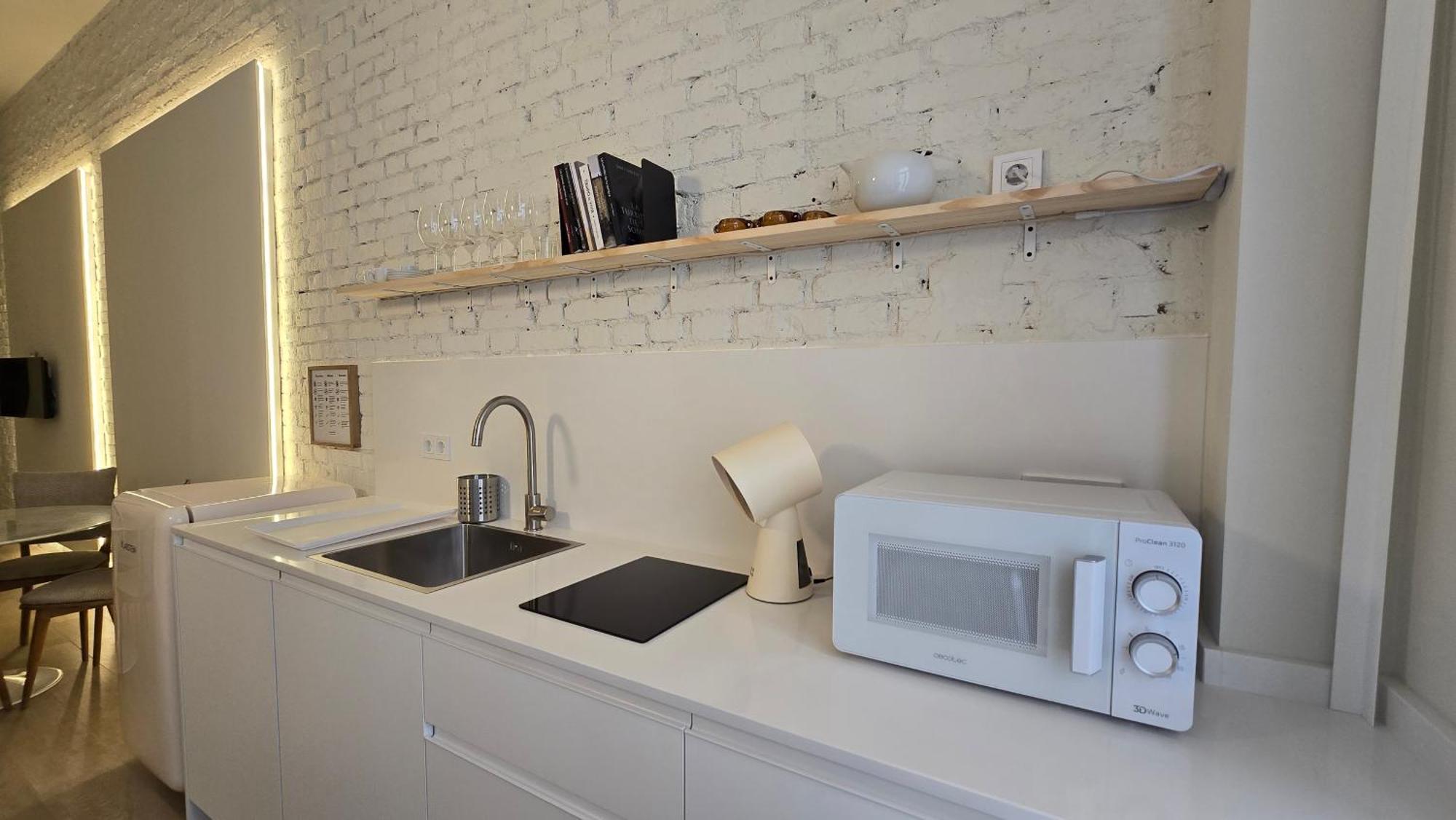 Center Charm 1 Bedroom *