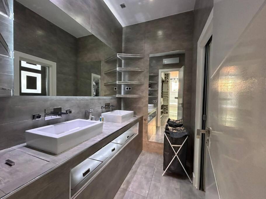 Duplex Para 8 Personas Con Sauna Jacuzzi Y Cine Apartment Madrid