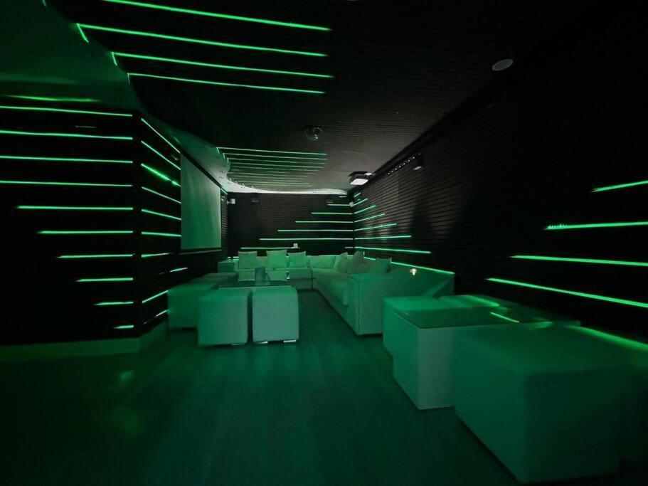 Duplex Para 8 Personas Con Sauna Jacuzzi Y Cine * Madrid