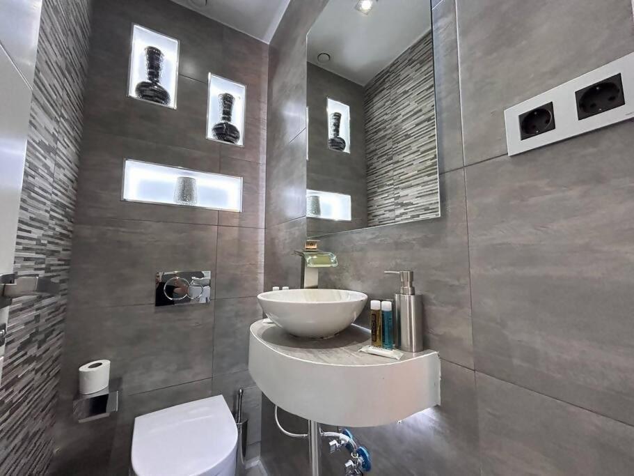 Duplex Para 8 Personas Con Sauna Jacuzzi Y Cine Apartment