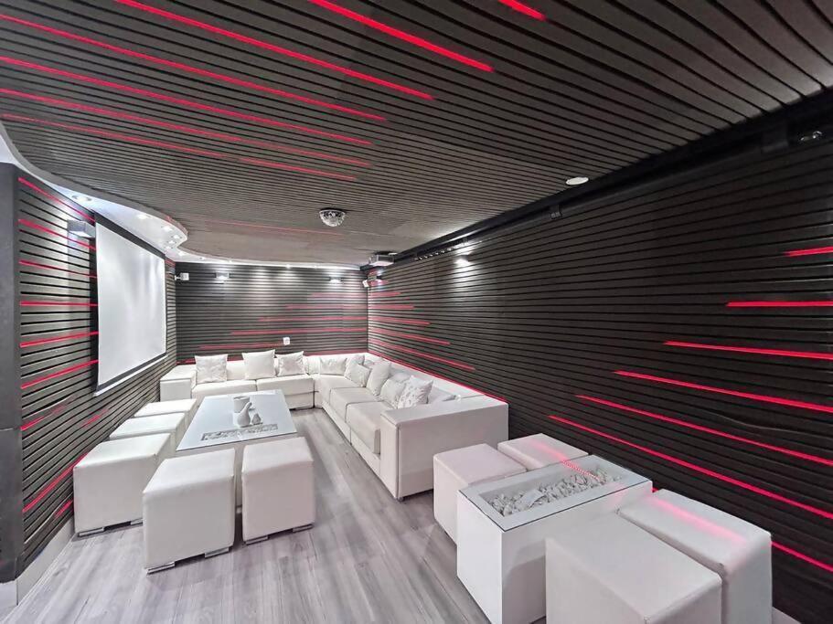 Duplex Para 8 Personas Con Sauna Jacuzzi Y Cine Apartment *