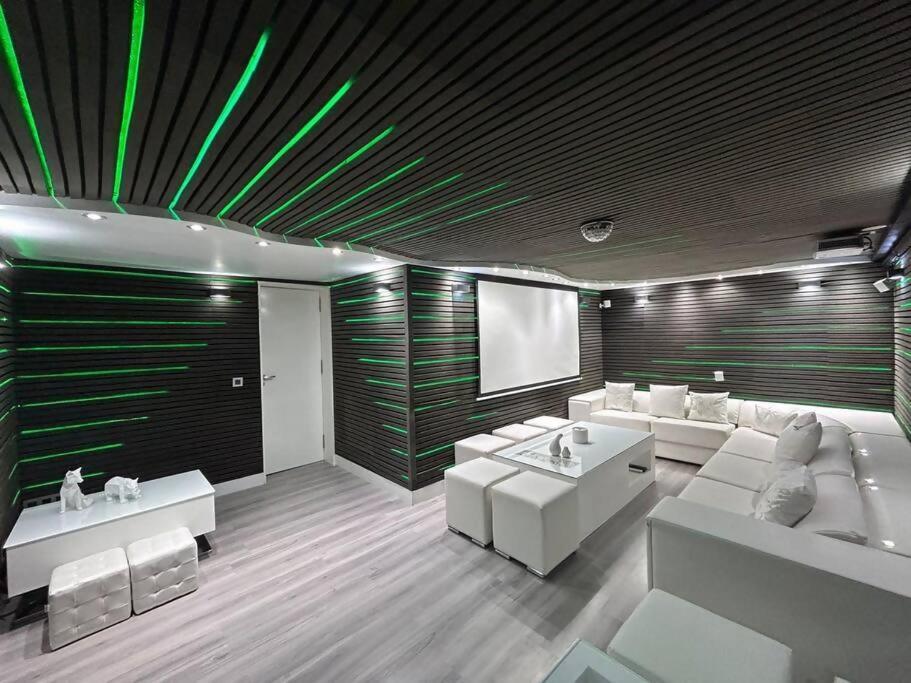 Apartment Duplex Para 8 Personas Con Sauna Jacuzzi Y Cine Madrid