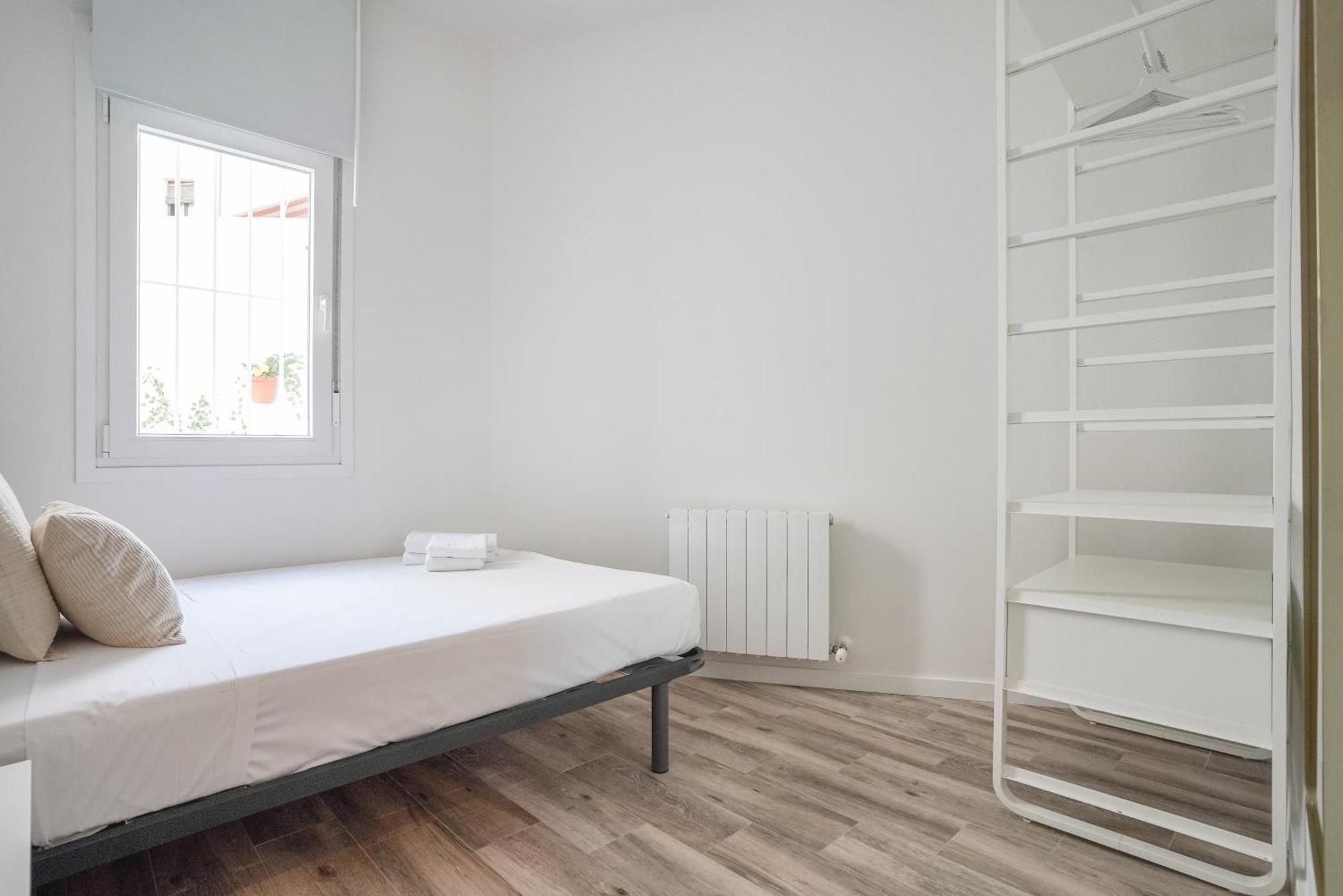 Modern And Cozy-3 Bedrooms 1 Bathroom-delicias Apartment Madrid