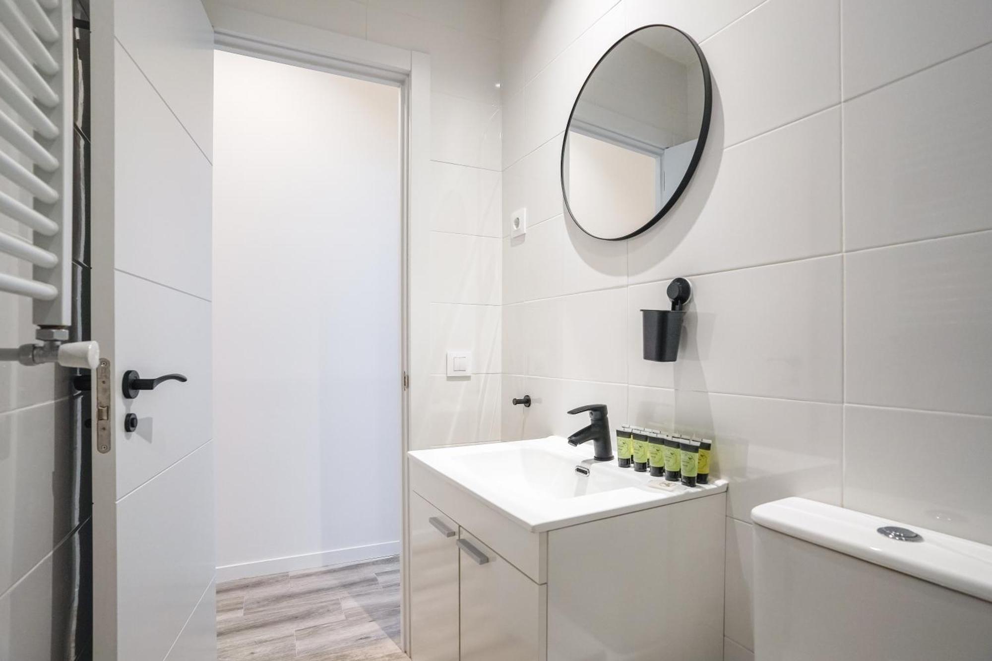 Modern And Cozy-3 Bedrooms 1 Bathroom-delicias *