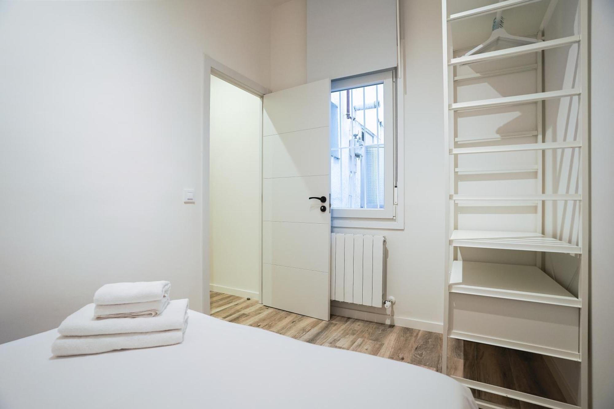 Apartment Modern And Cozy-3 Bedrooms 1 Bathroom-delicias *