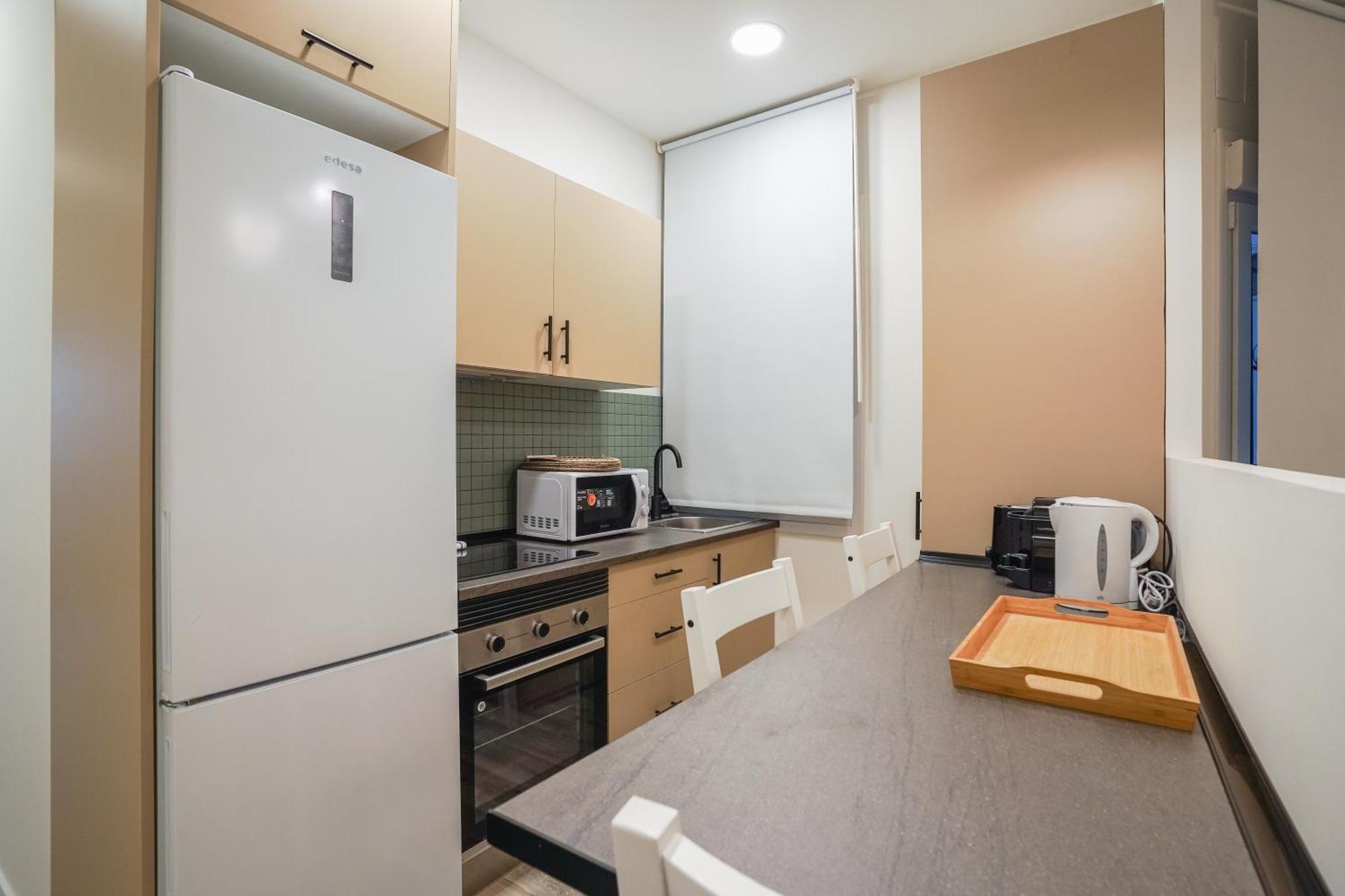 Modern And Cozy-3 Bedrooms 1 Bathroom-delicias *