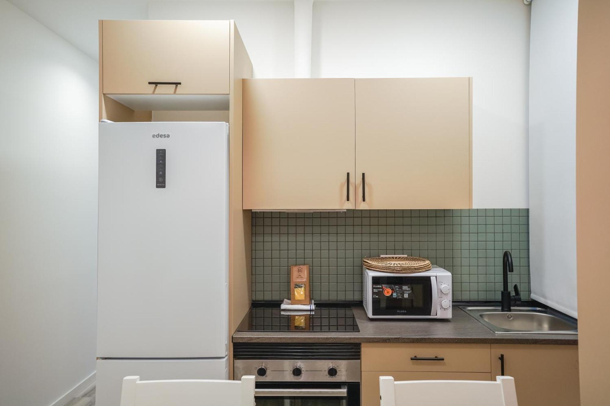 Apartment Modern And Cozy-3 Bedrooms 1 Bathroom-delicias *
