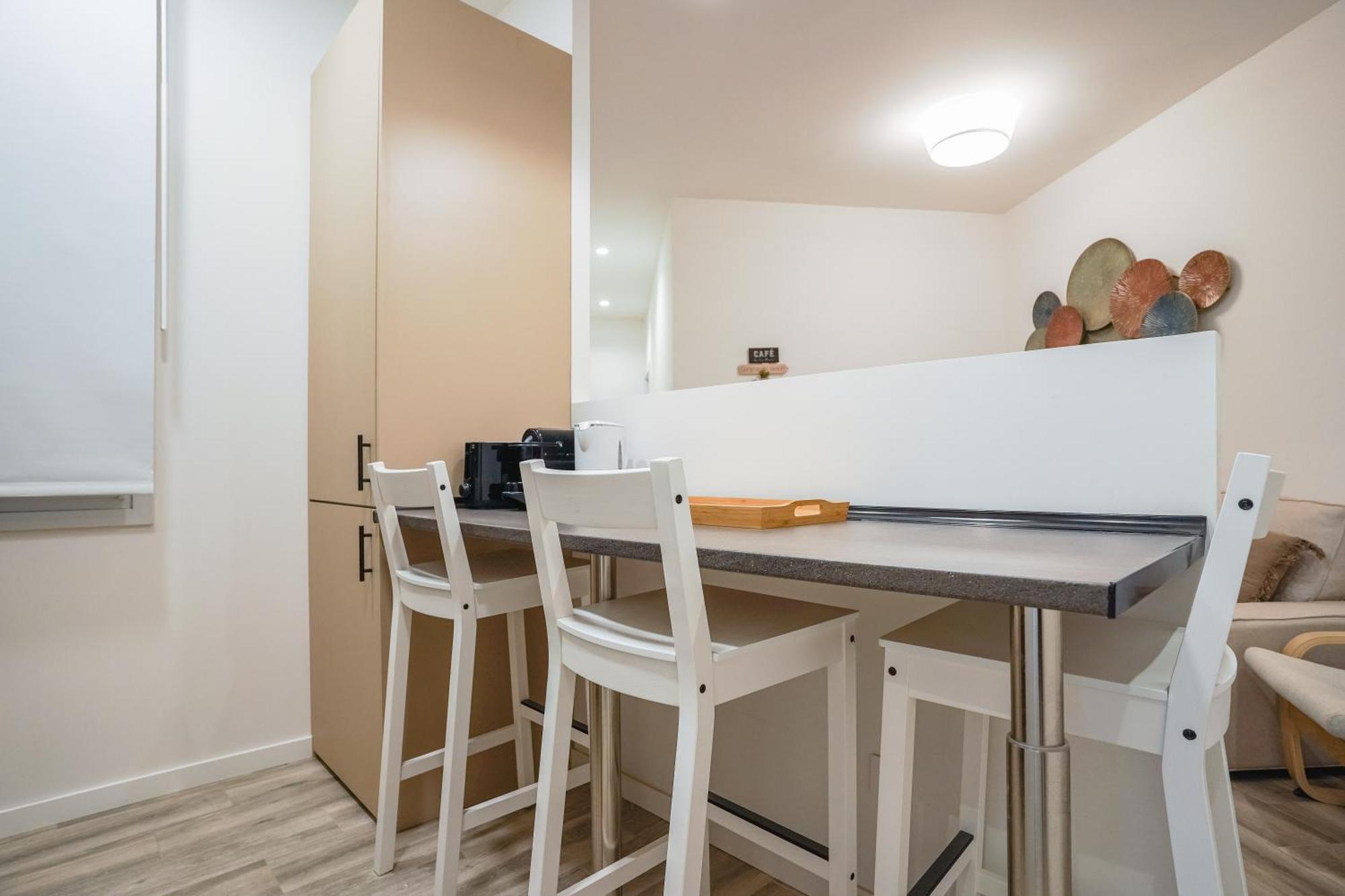 Modern And Cozy-3 Bedrooms 1 Bathroom-delicias *