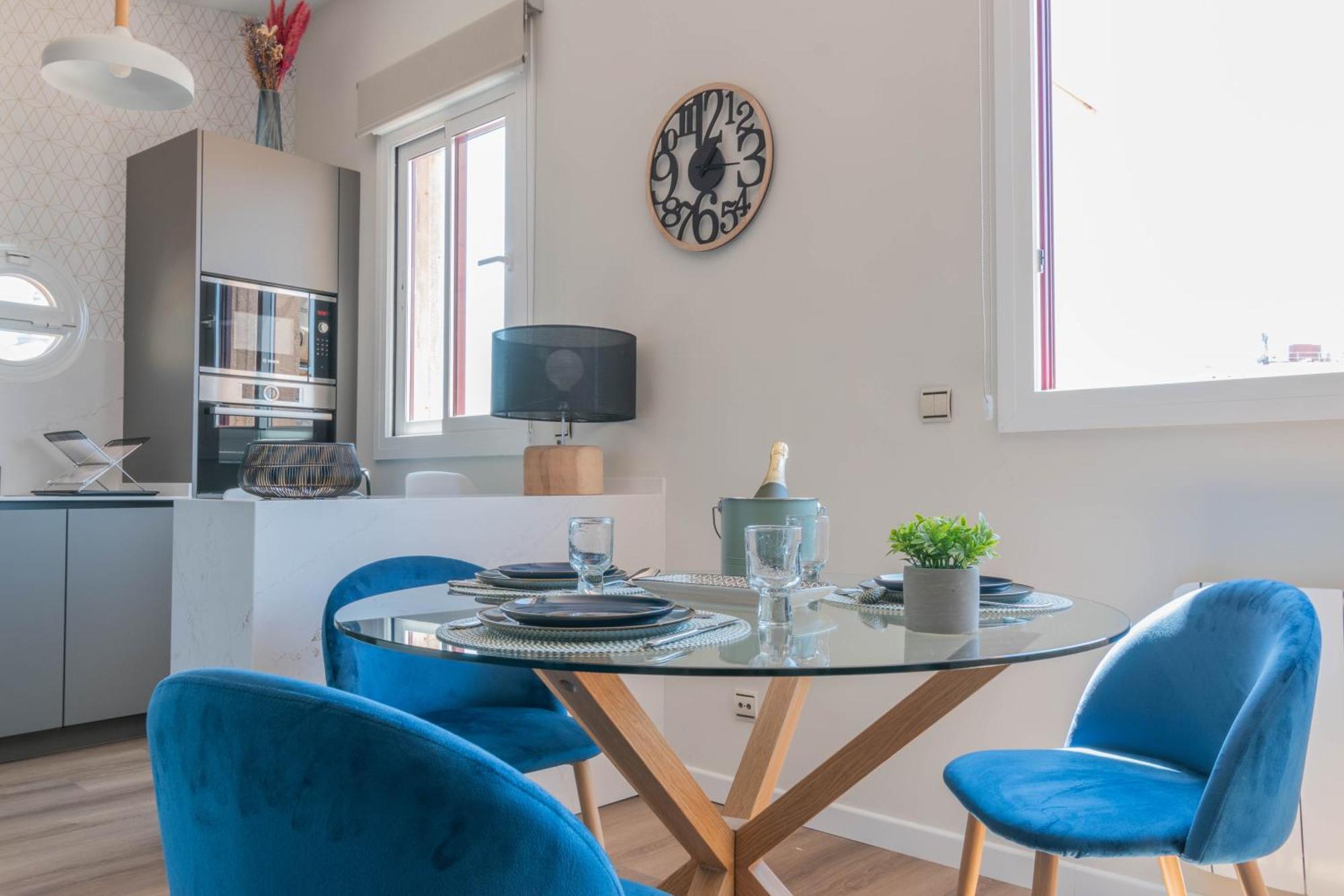 Apartment Authentic Experience -plaza Mayor 7min Walk - Spectacular View - Champagne Madrid