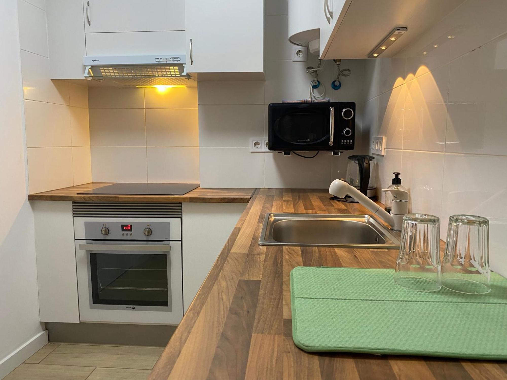 Peaceful House-和平居 Apartment Madrid