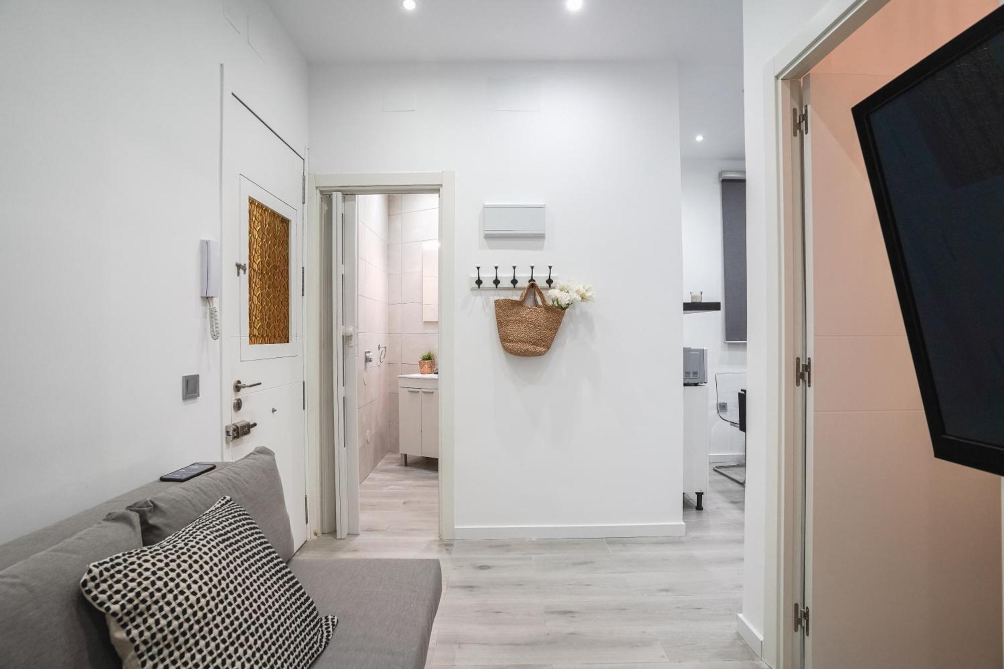 Cozy Apartment-1bedroom 1bath-chamberi Apartment *