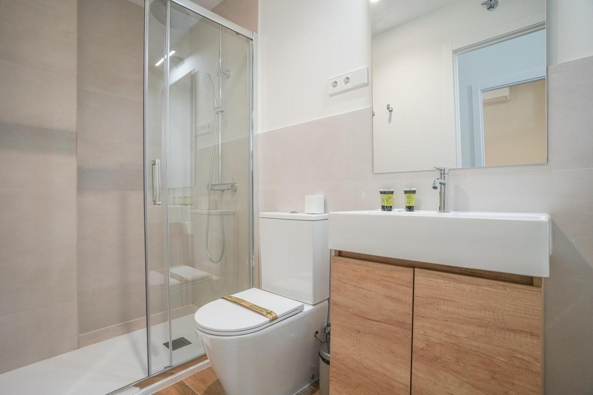 Modern Apartment-2bedrooms 2bathrooms-bernabeu Madrid