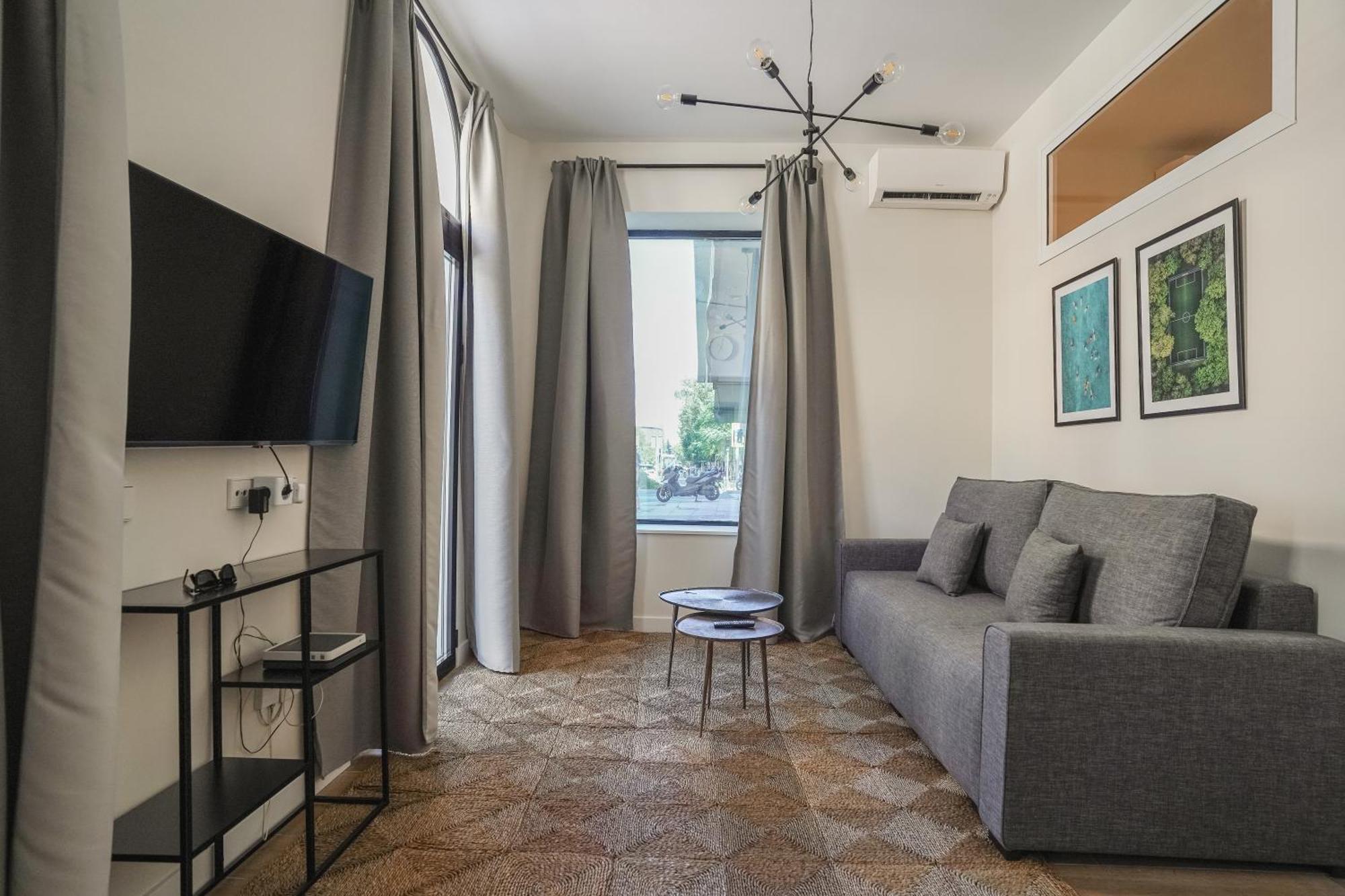 Modern Apartment-2bedrooms 2bathrooms-bernabeu * Madrid