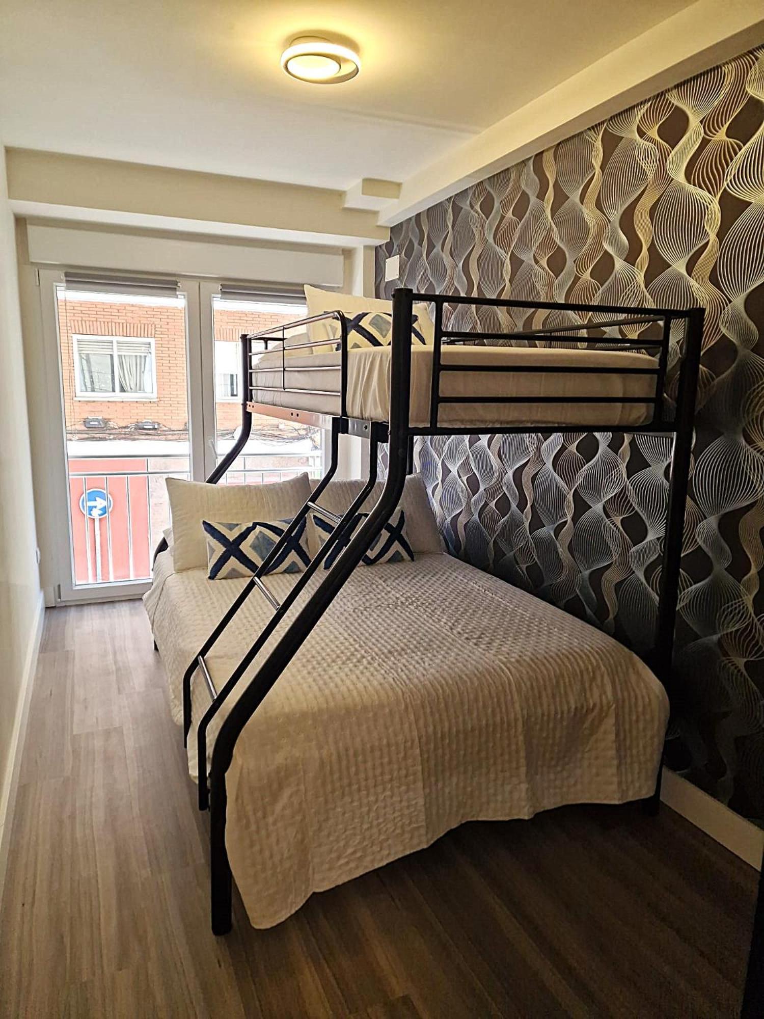 Madrid Suites Apartment *
