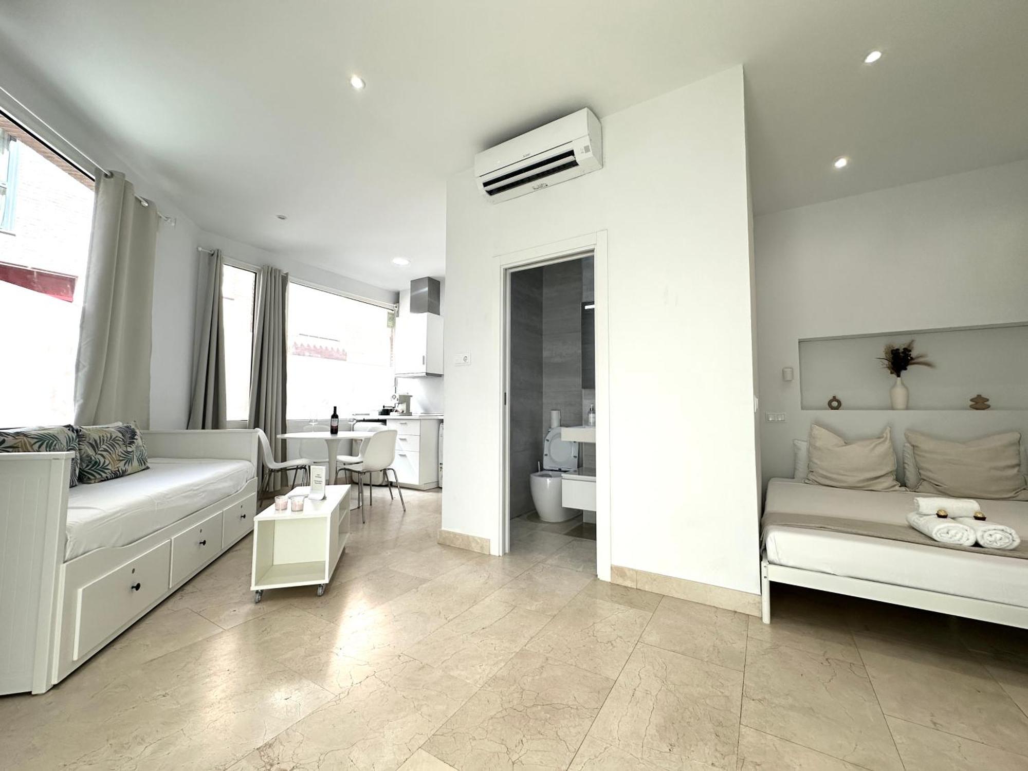Andres Tamayo Av America Apartamento Madrid
