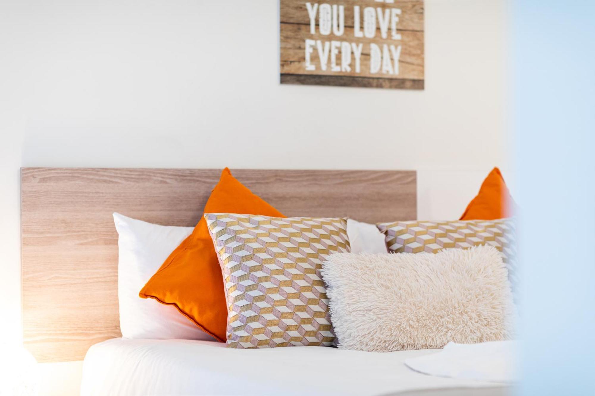 Oshun Sanchinarro Apartment