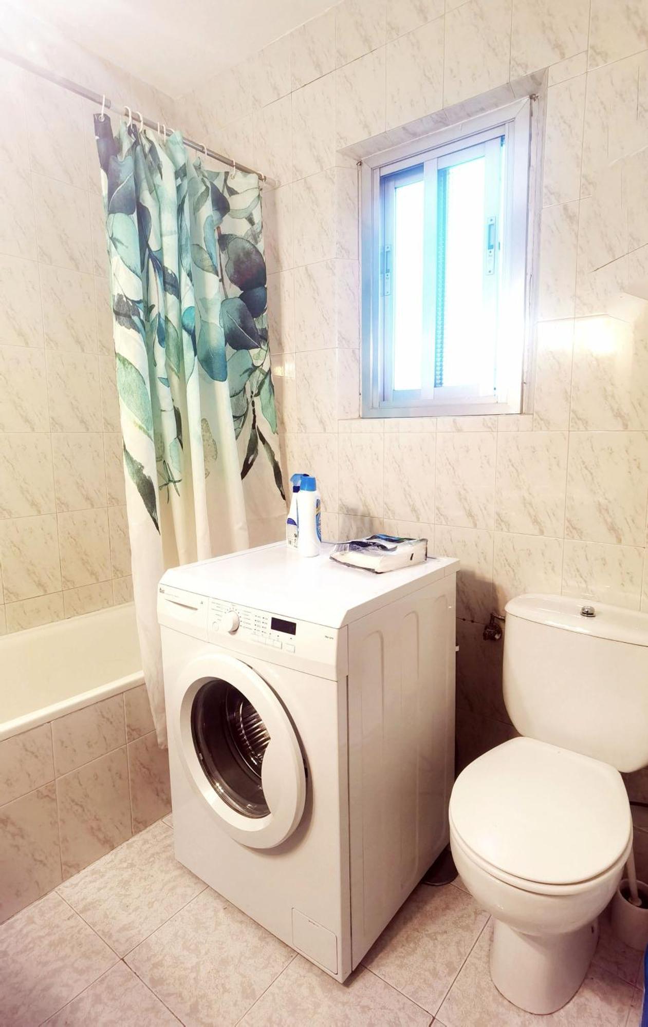 Una Habitacion Con Bano Compartido Madrid
