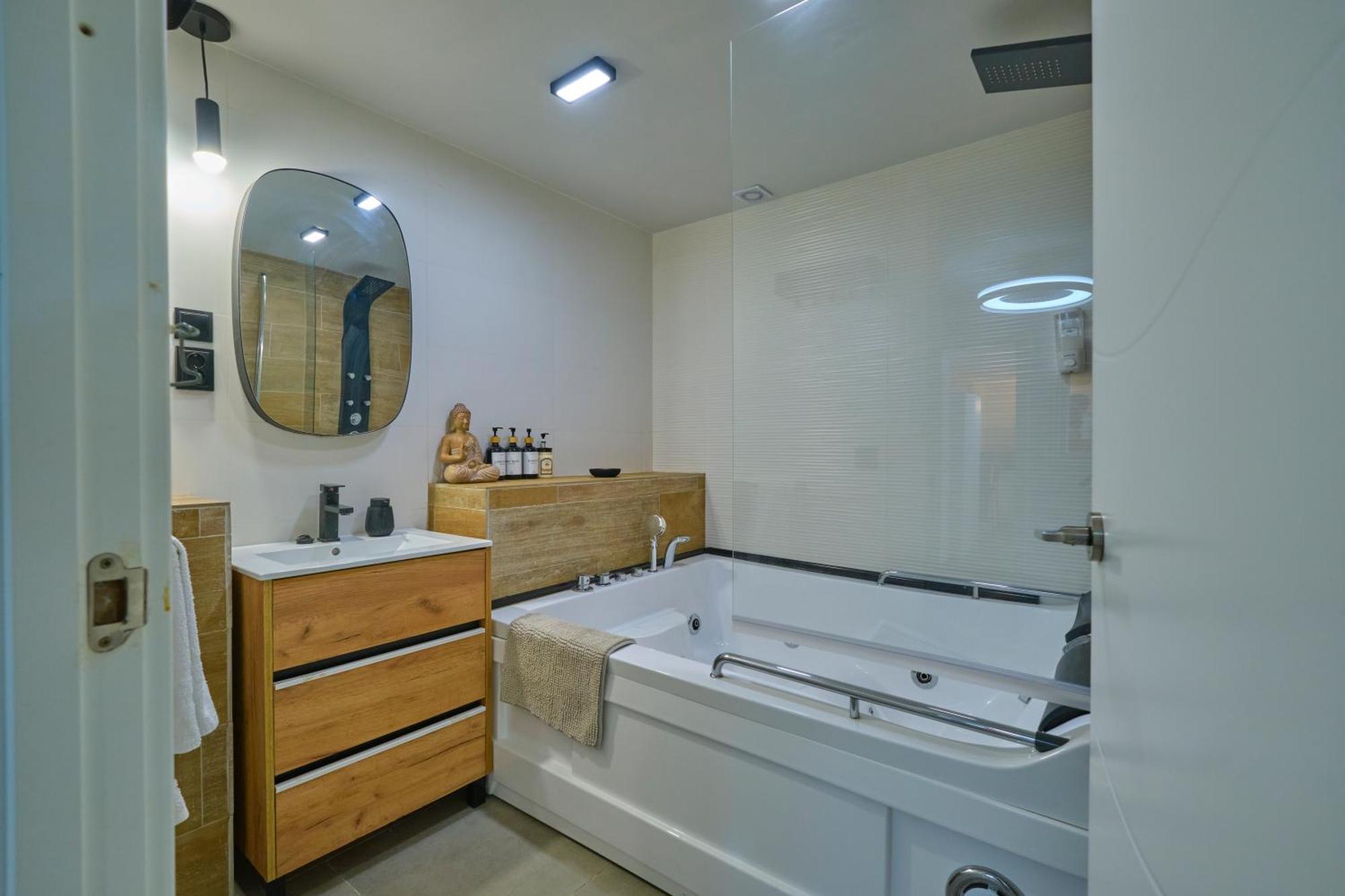 Centricos Con Jacuzzi Y Netflix Apartamento Madri