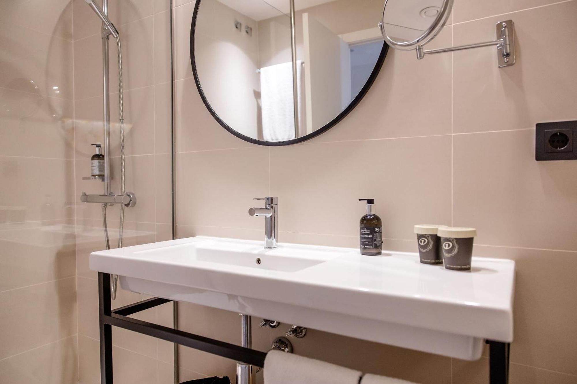 One Madrid-plaza De Espana Hotel 4*