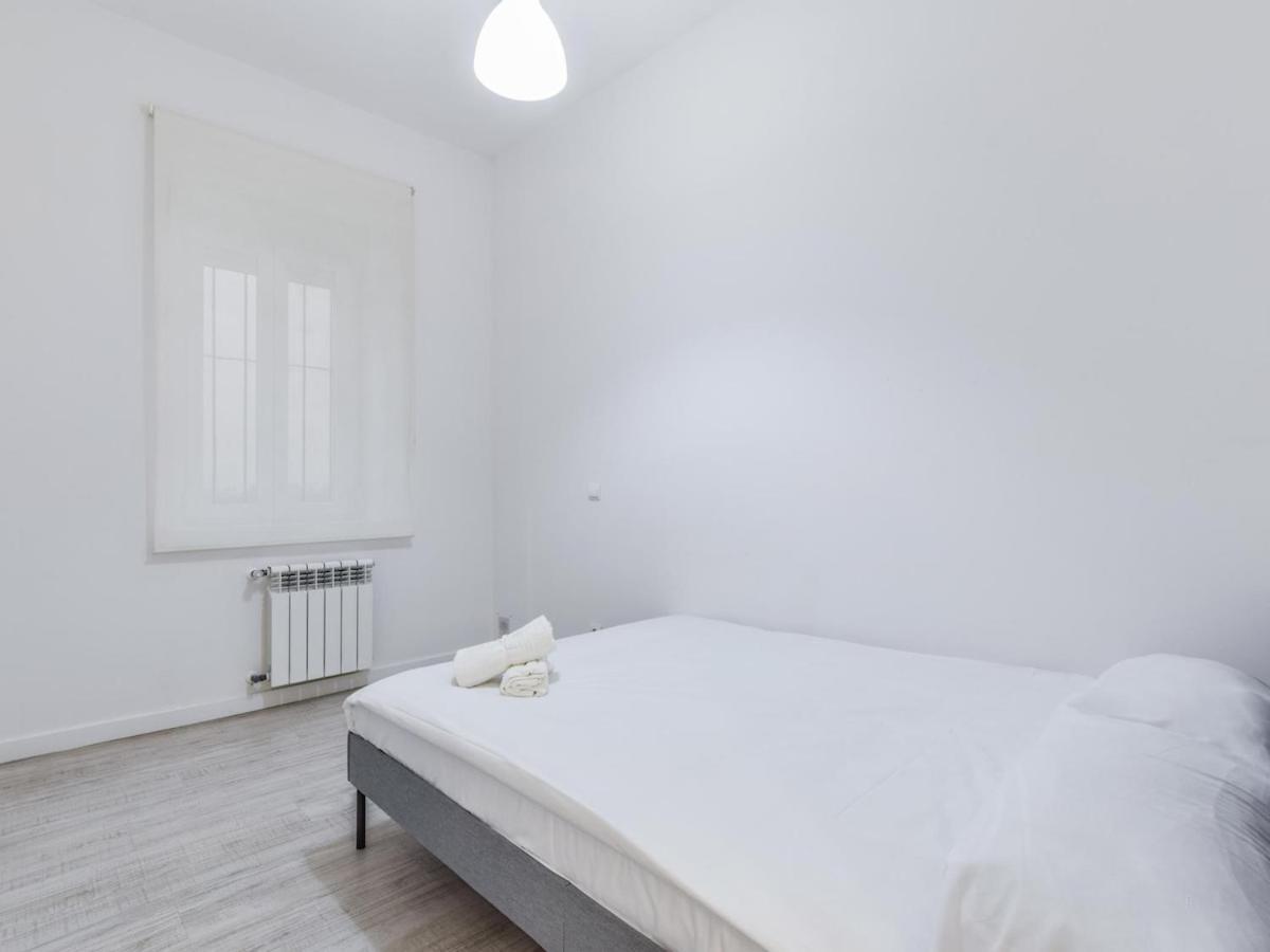 6 Personas En El Centro Act Madrid