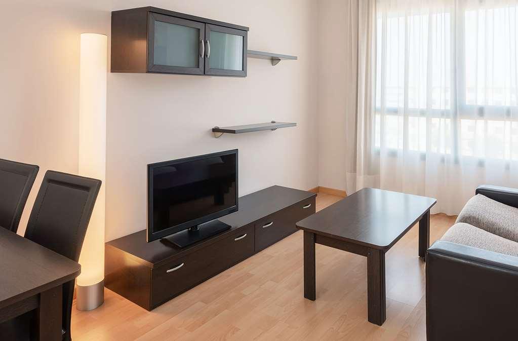 Apartahotel Airport Suites, Affiliated By Meliá 2*
