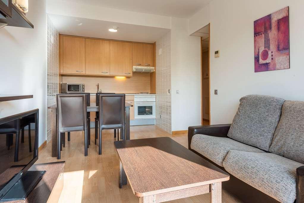 Airport Suites, Affiliated By Meliá Apartahotel Madrid