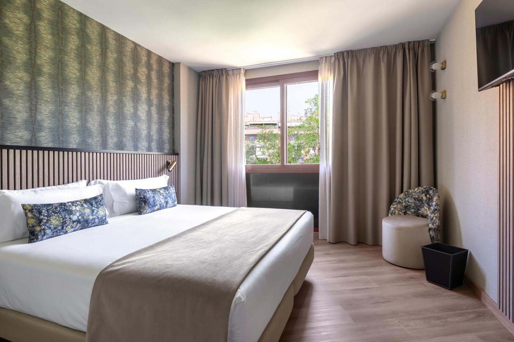 Rafaelhoteles Piramides 3*