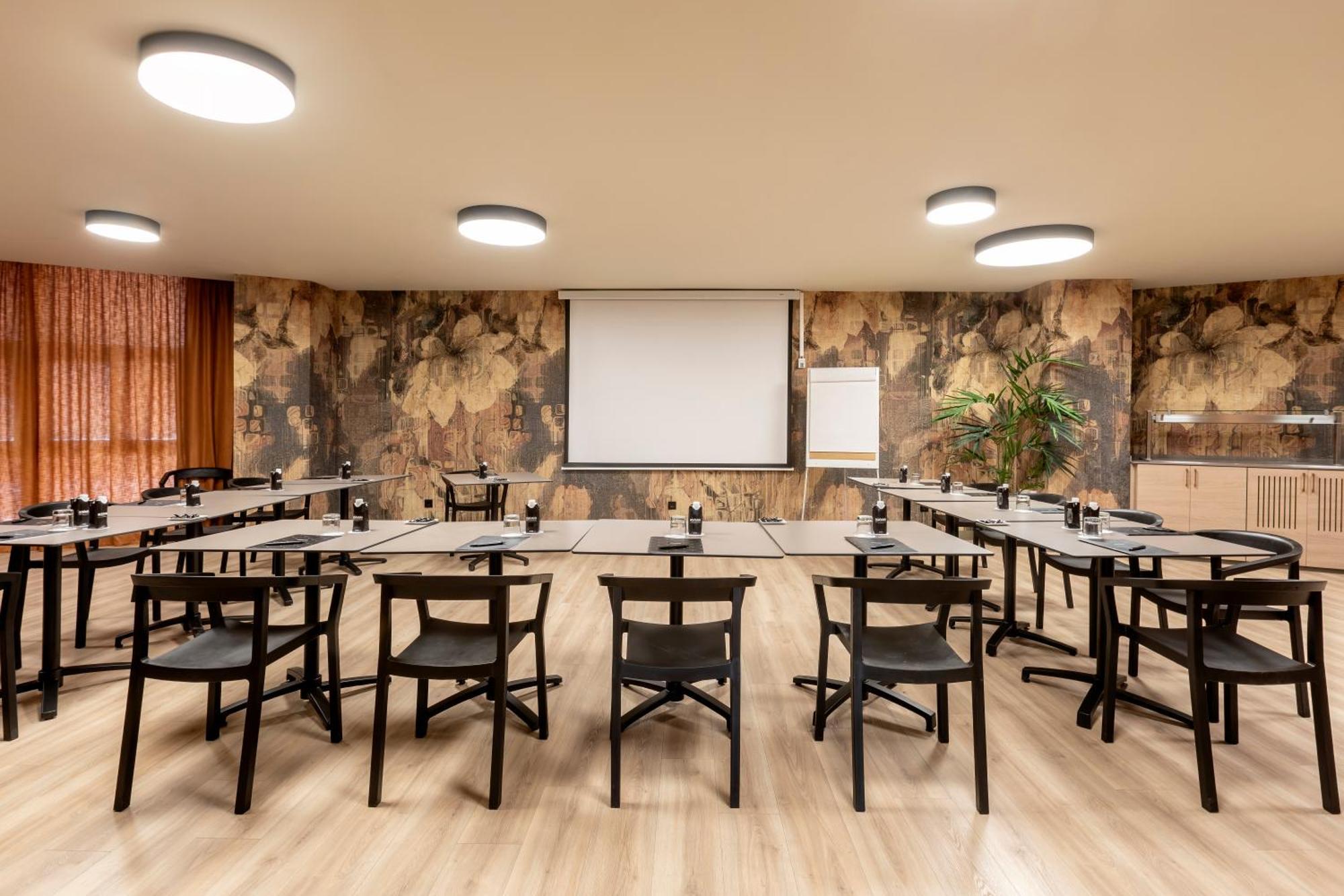 Hotel Rafaelhoteles Piramides 3*