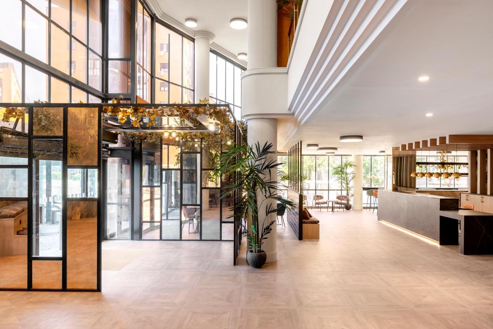 Rafaelhoteles Piramides 3*
