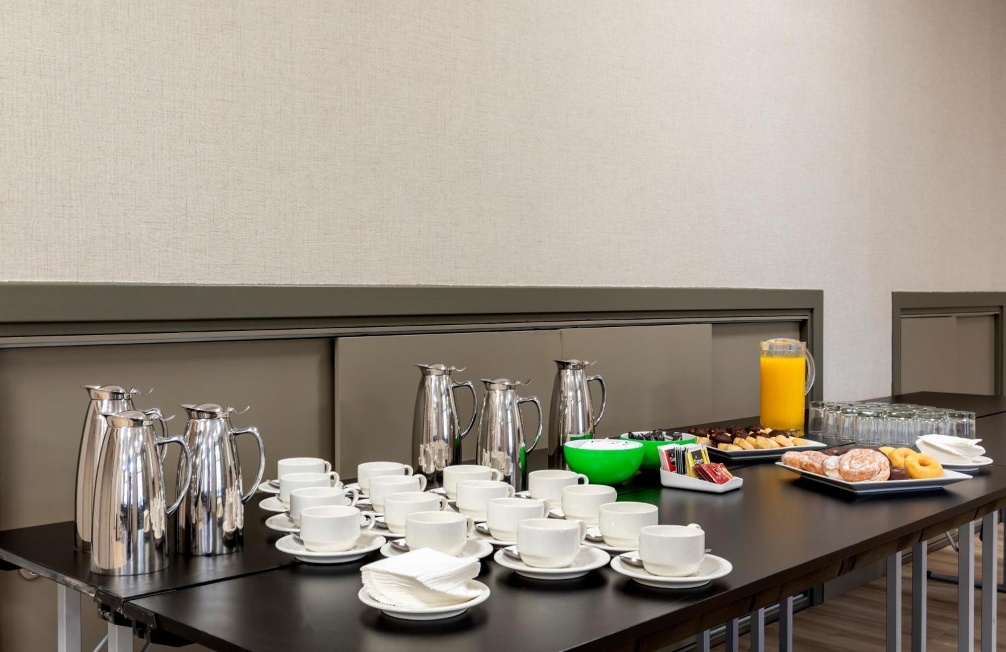 Rafaelhoteles Piramides 3* Madrid