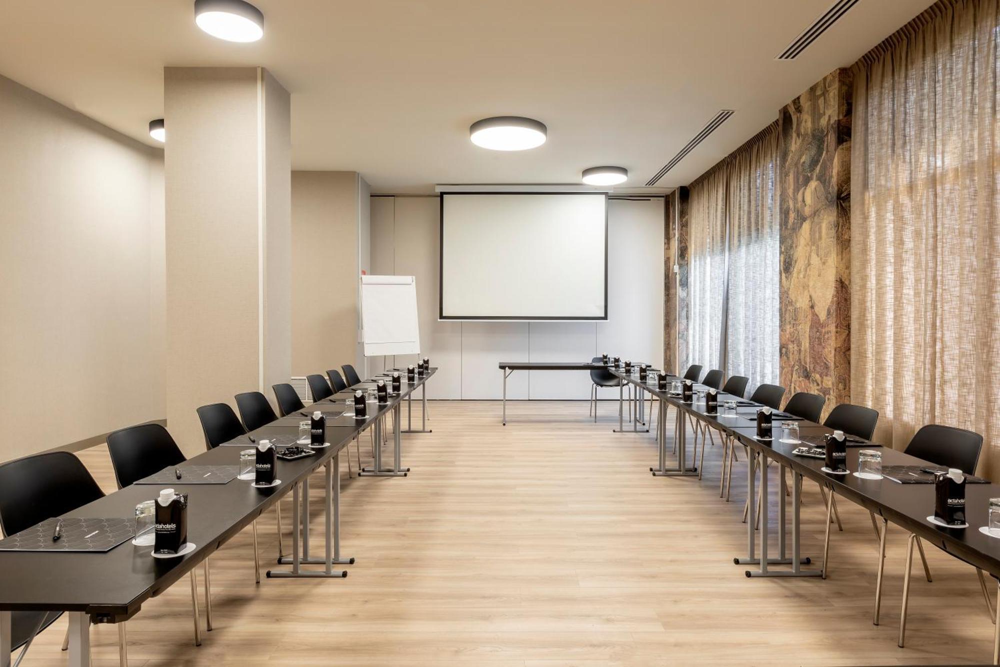 Hotel Rafaelhoteles Piramides 3*
