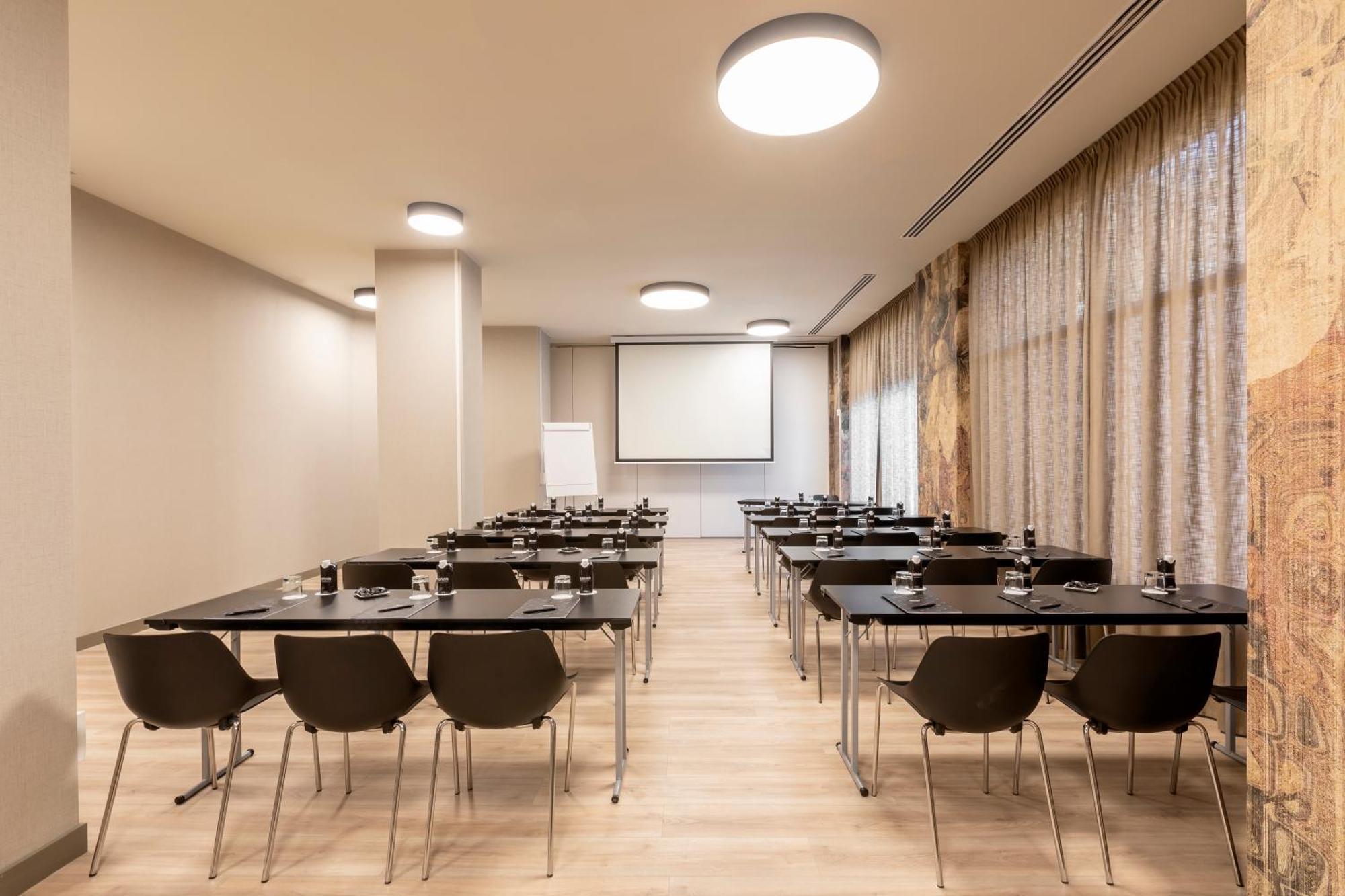 Rafaelhoteles Piramides Hotel