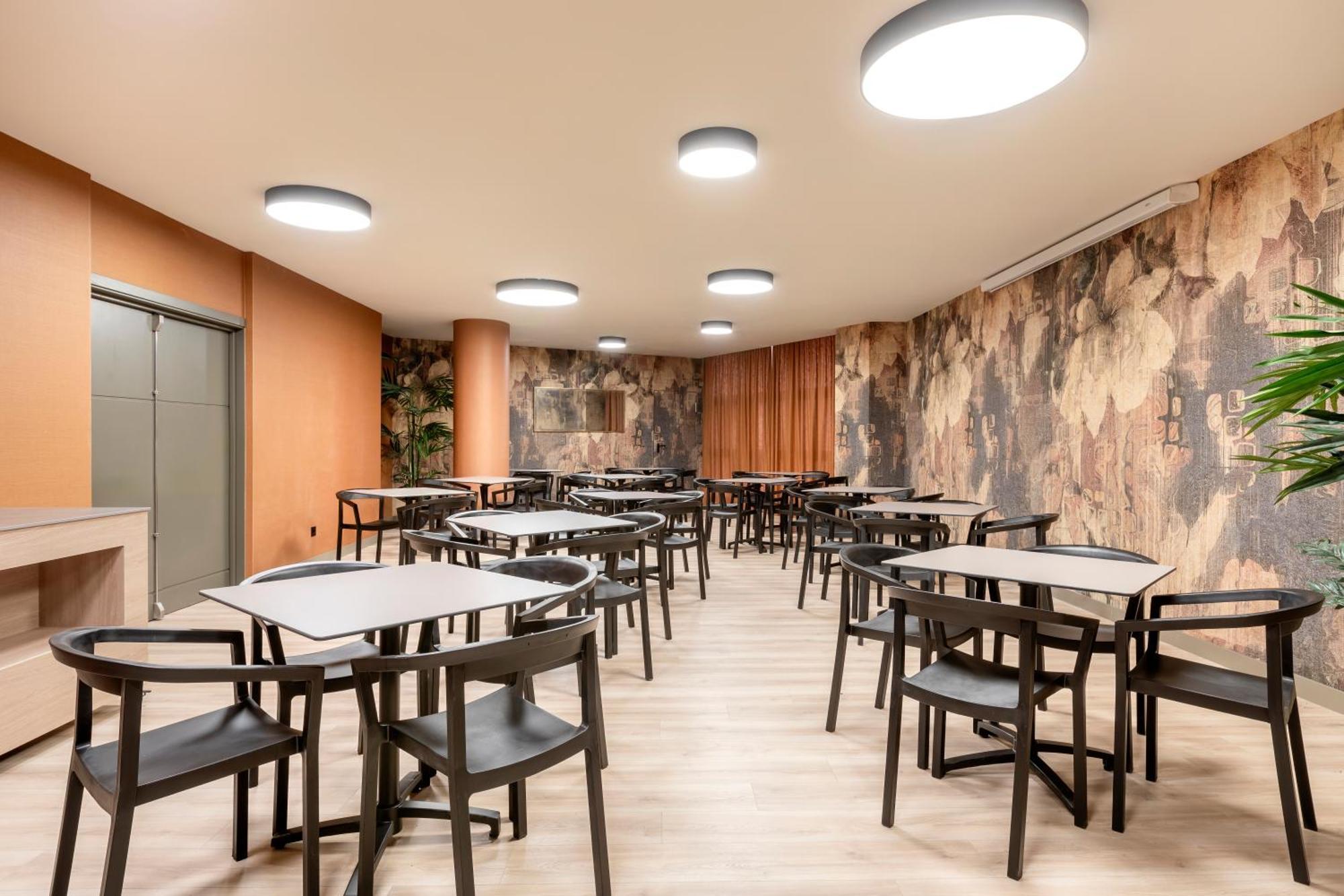 Rafaelhoteles Piramides 3*
