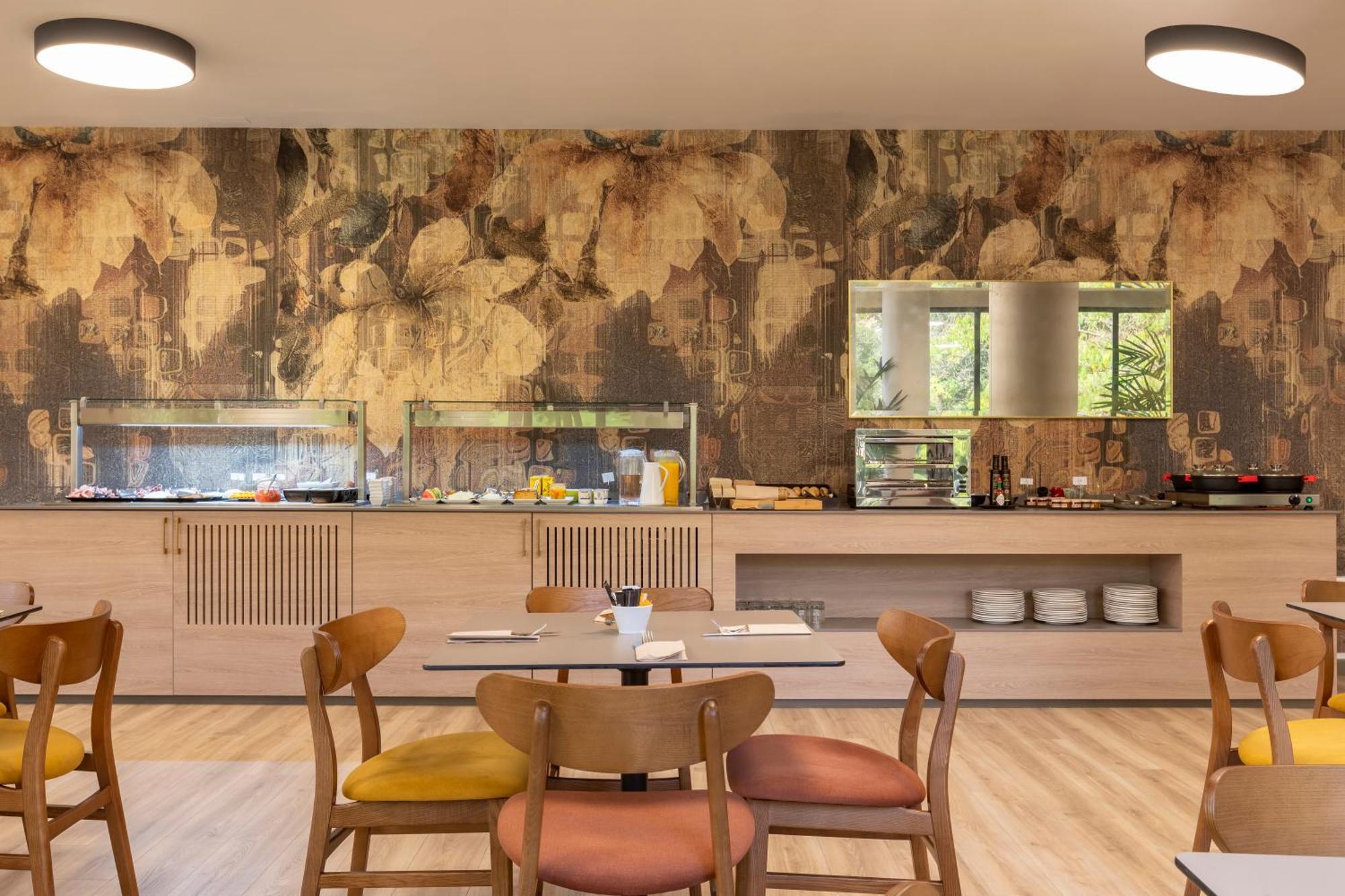 Hotel Rafaelhoteles Piramides 3*
