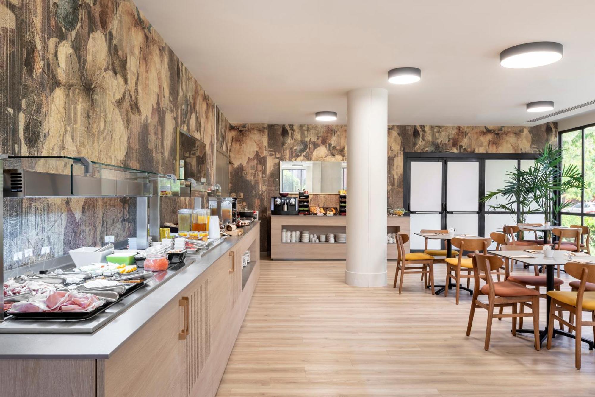 Rafaelhoteles Piramides 3*