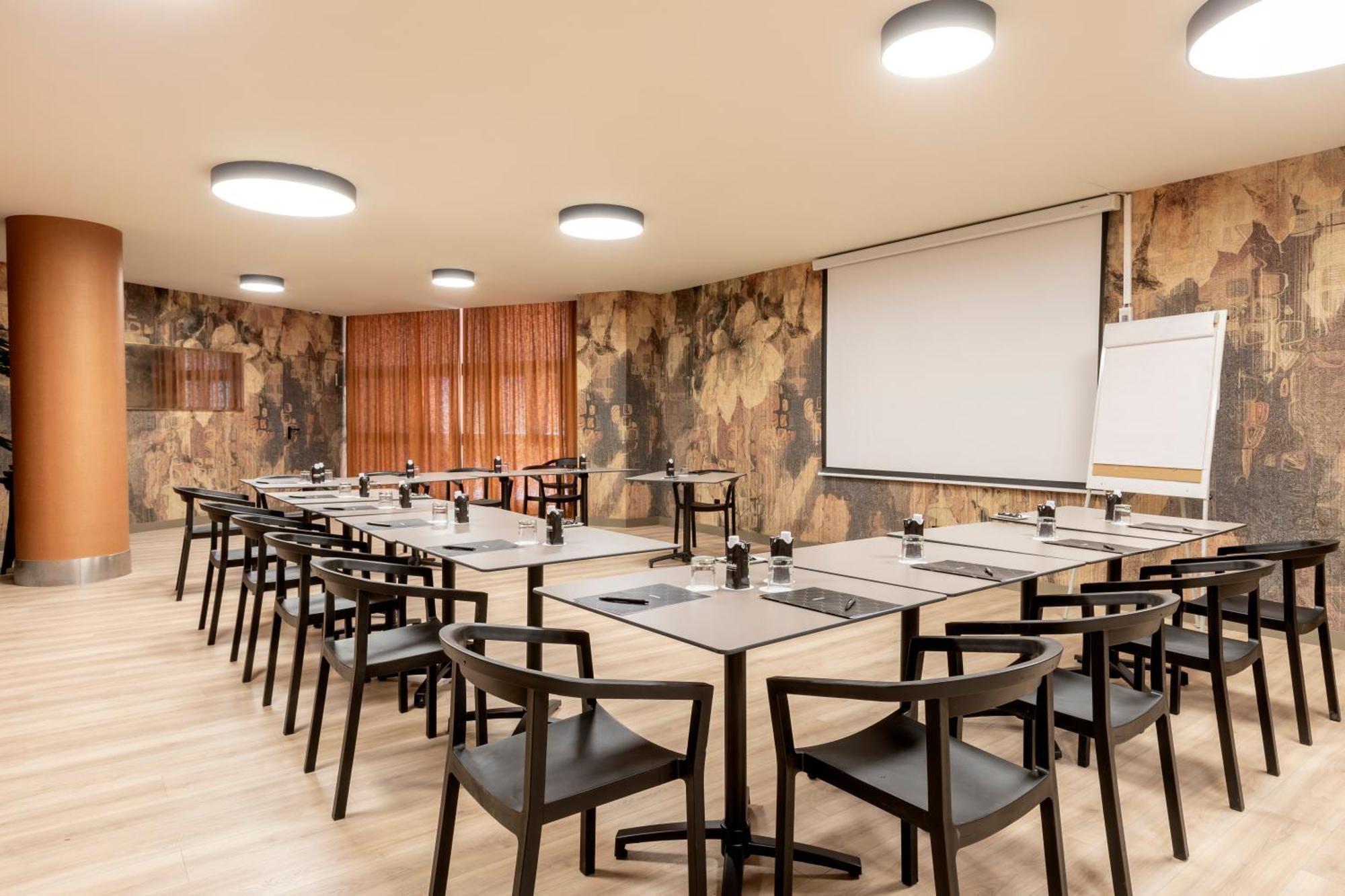 Rafaelhoteles Piramides Hotel