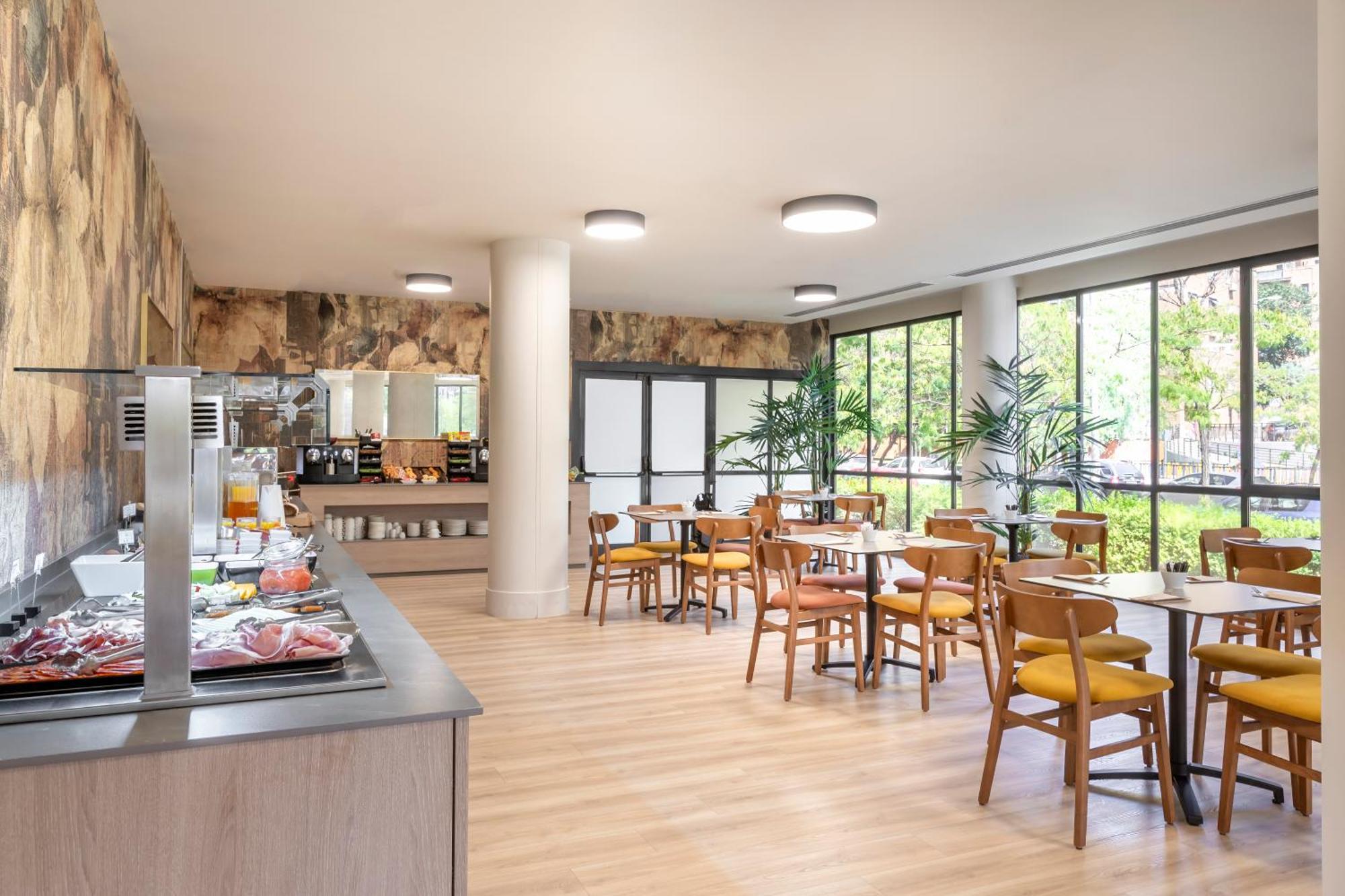 Hotel Rafaelhoteles Piramides 3*