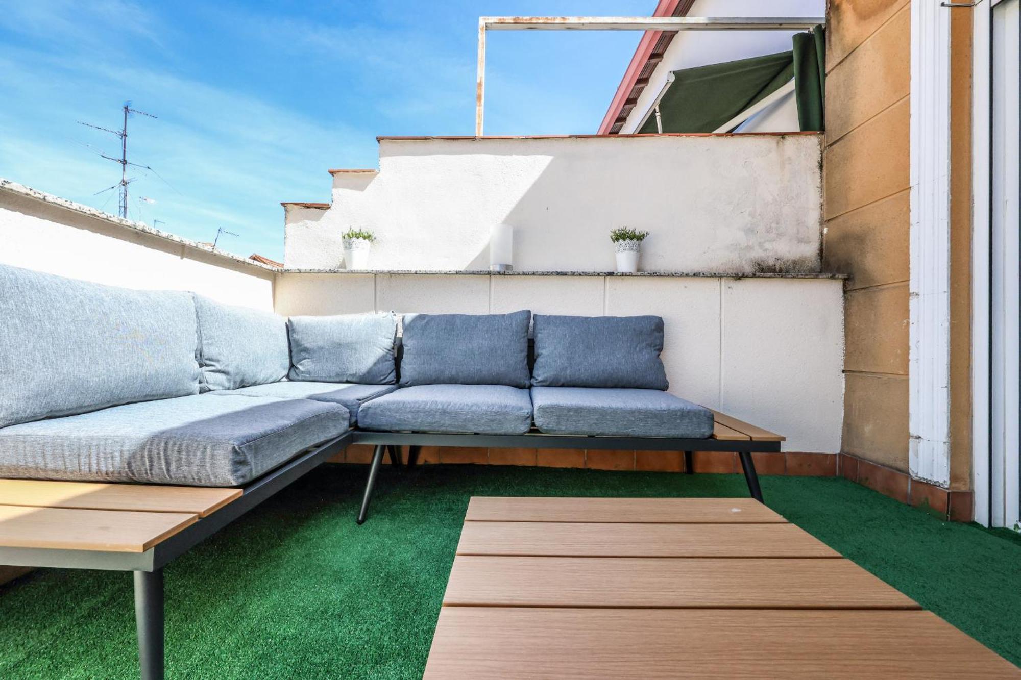 Atico Reformado Con Terraza En Tirso De Molina 4 Personas Apartamento
