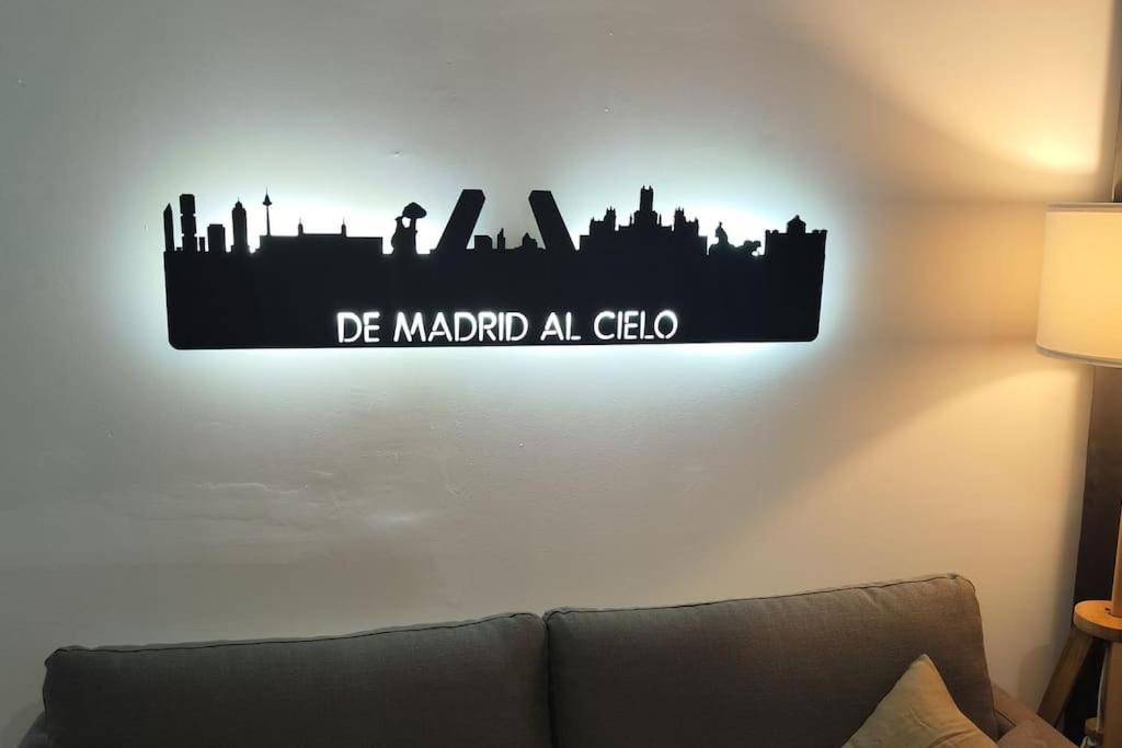 Entero Junto A Cuatro Caminos Con Licencia Del Ayto De Madrid