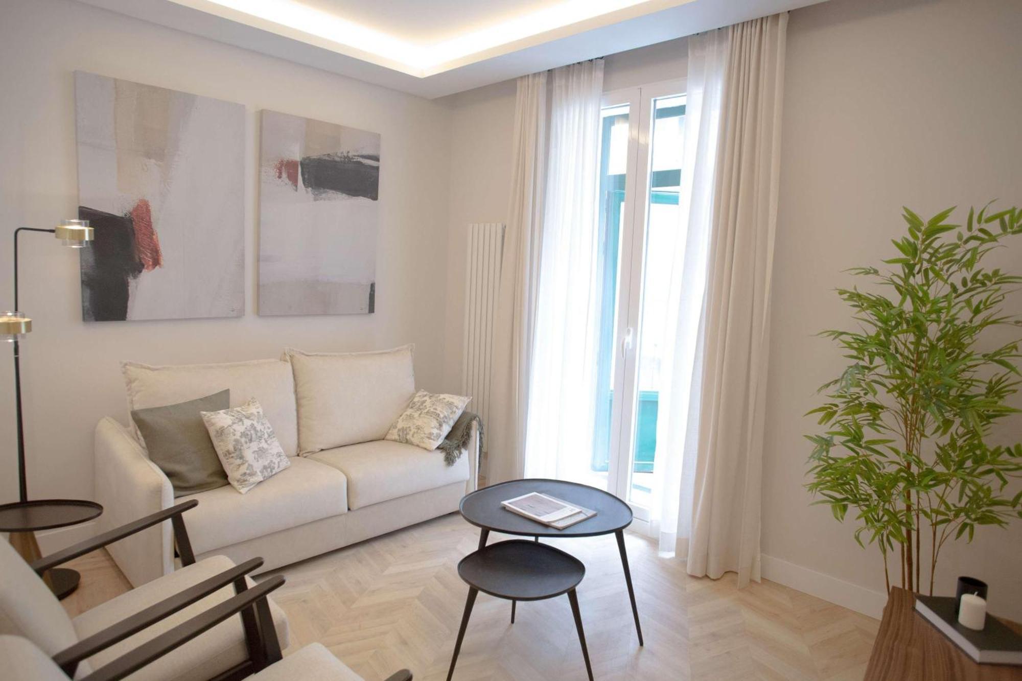Apartment Plaza Espana Vii Calle Isabel La Catolica 2br 2bh Madrid