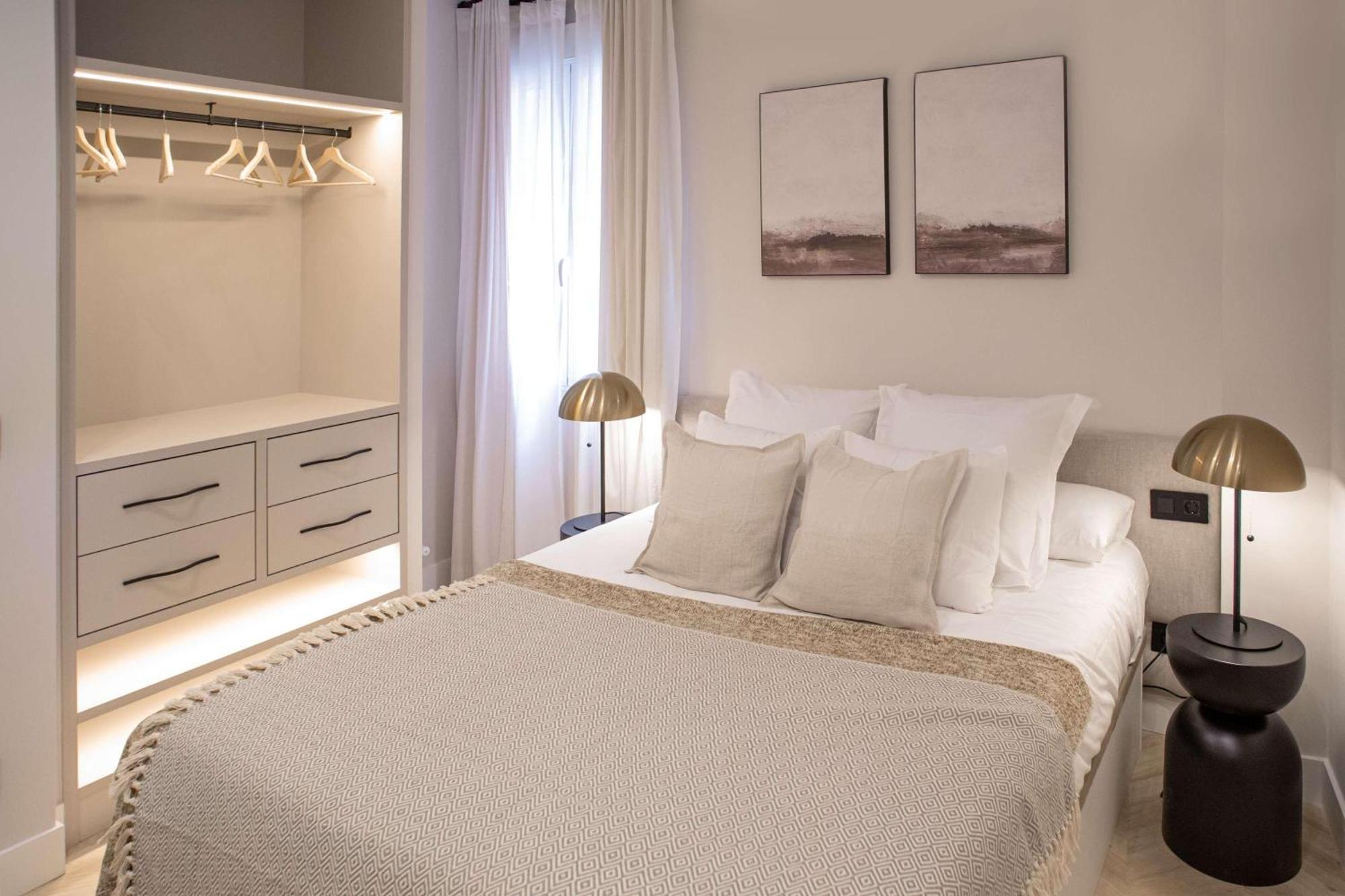Plaza Espana Vii Calle Isabel La Catolica 2br 2bh Madri