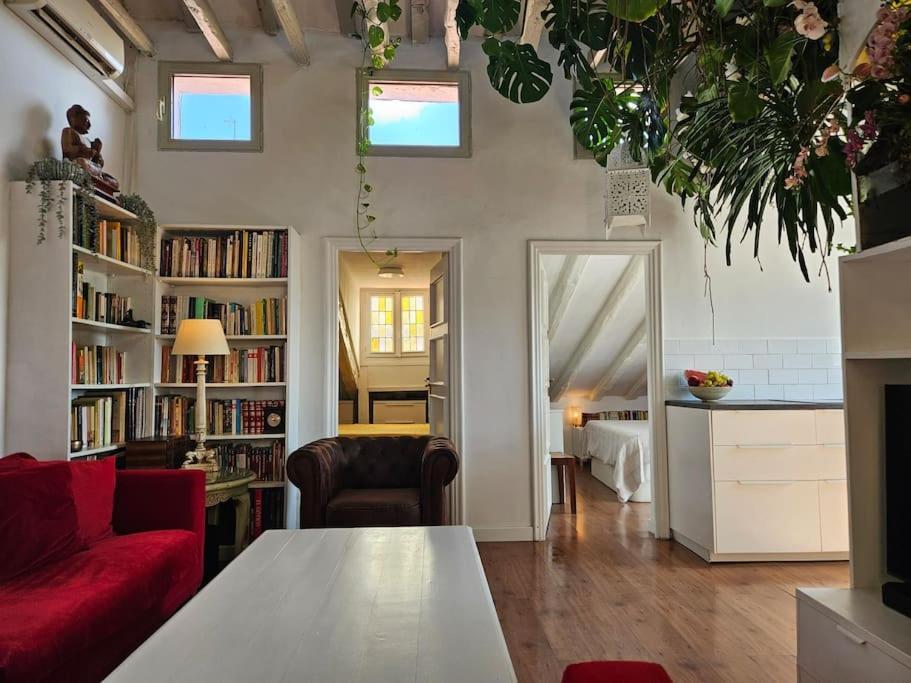 A Garden In The Clouds In The Center Of Town Apartment