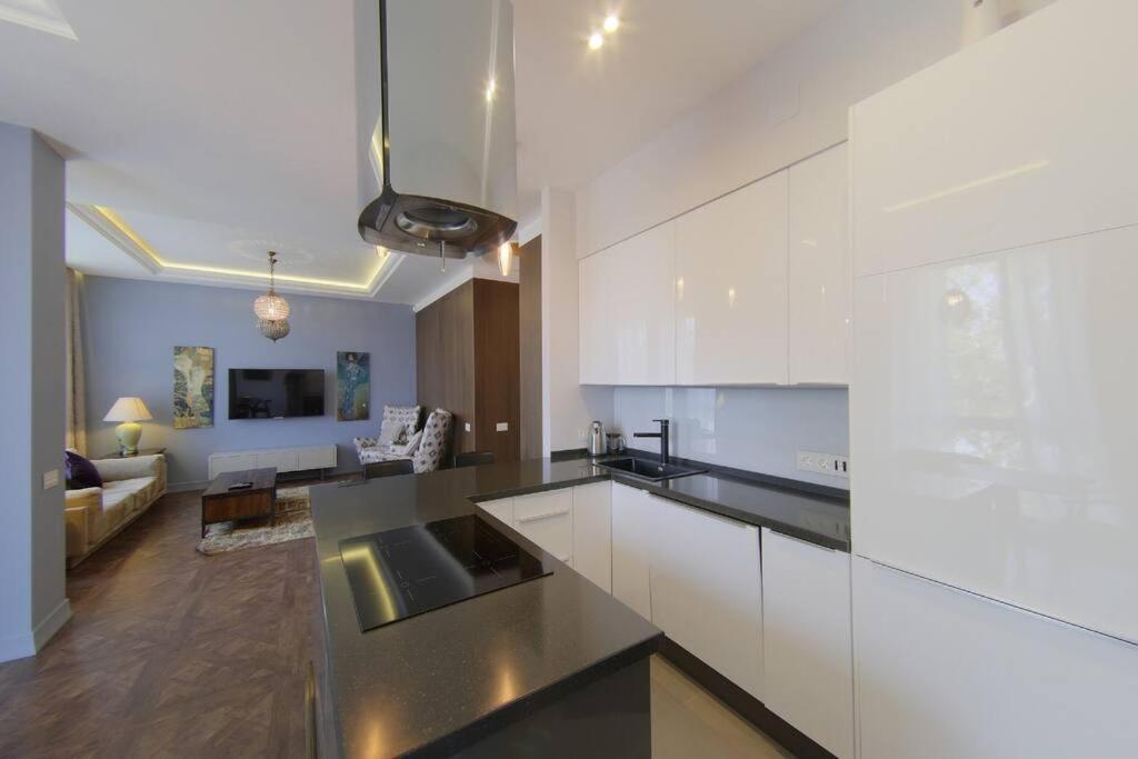 Modern Stylish Apartment *