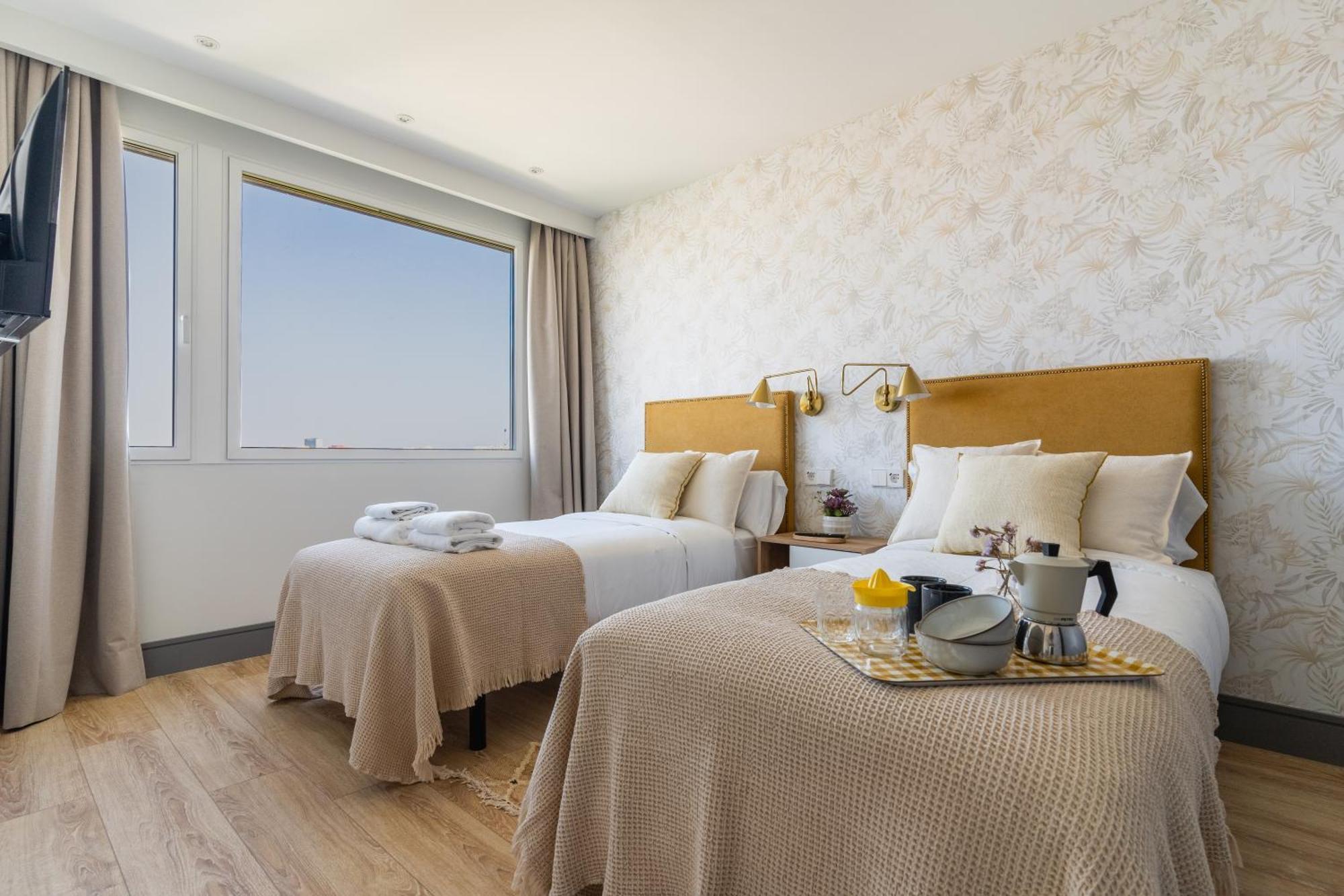 Modern And Bright-2bedrooms 1bathroom-colon Apartment