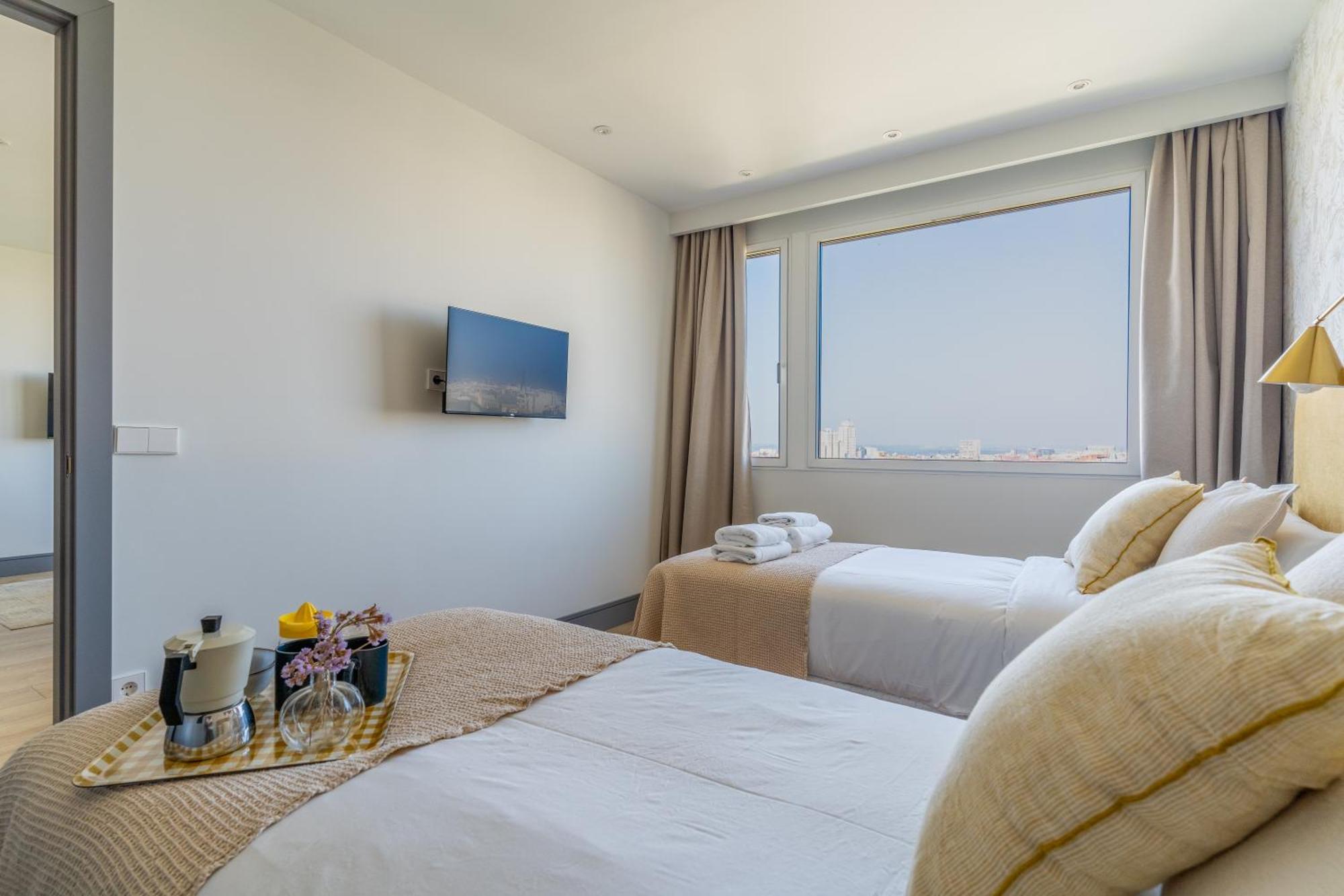 Modern And Bright-2bedrooms 1bathroom-colon Apartment Madrid