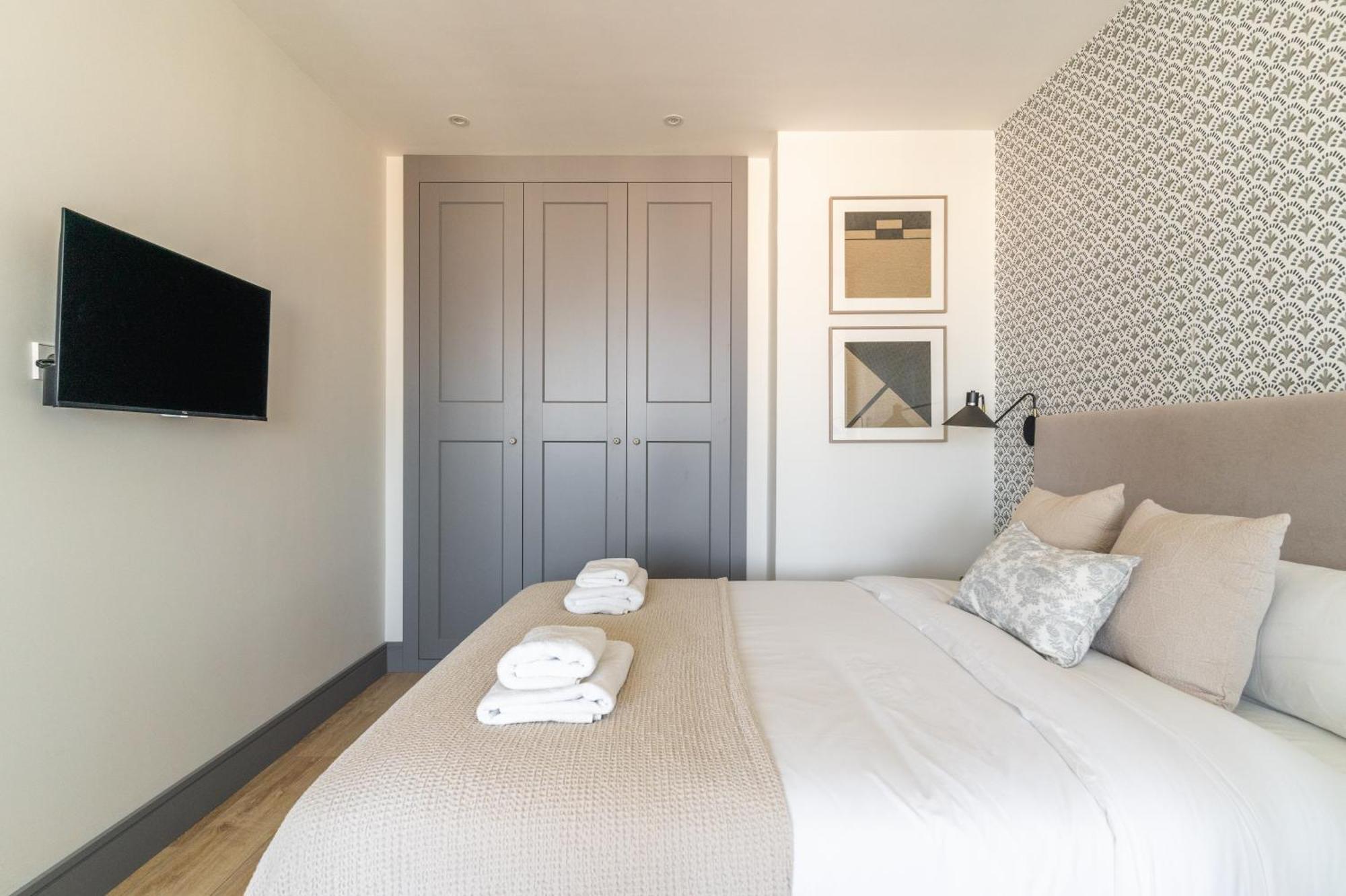 Apartment Modern And Bright-2bedrooms 1bathroom-colon