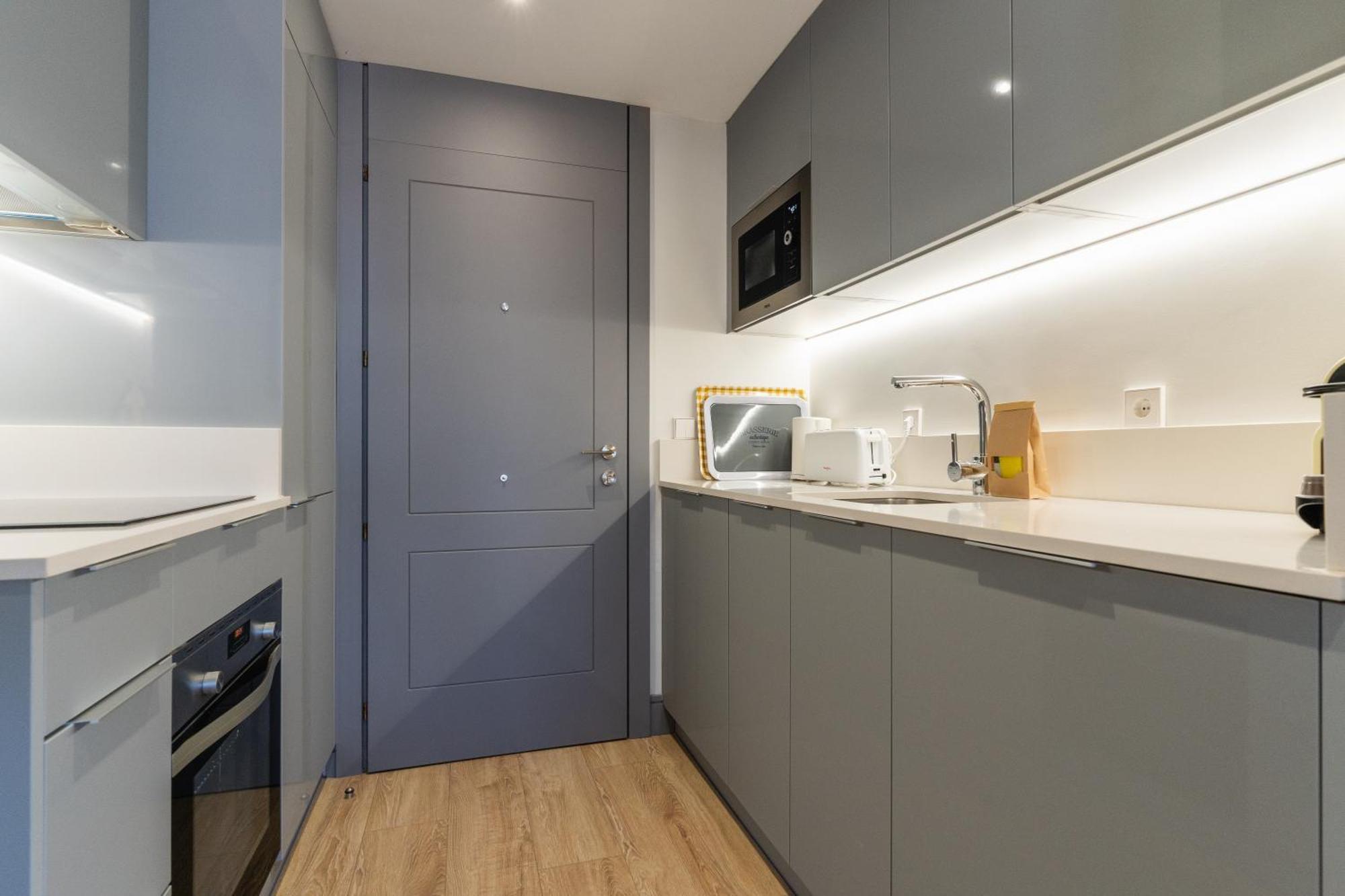 Apartment Modern And Bright-2bedrooms 1bathroom-colon *