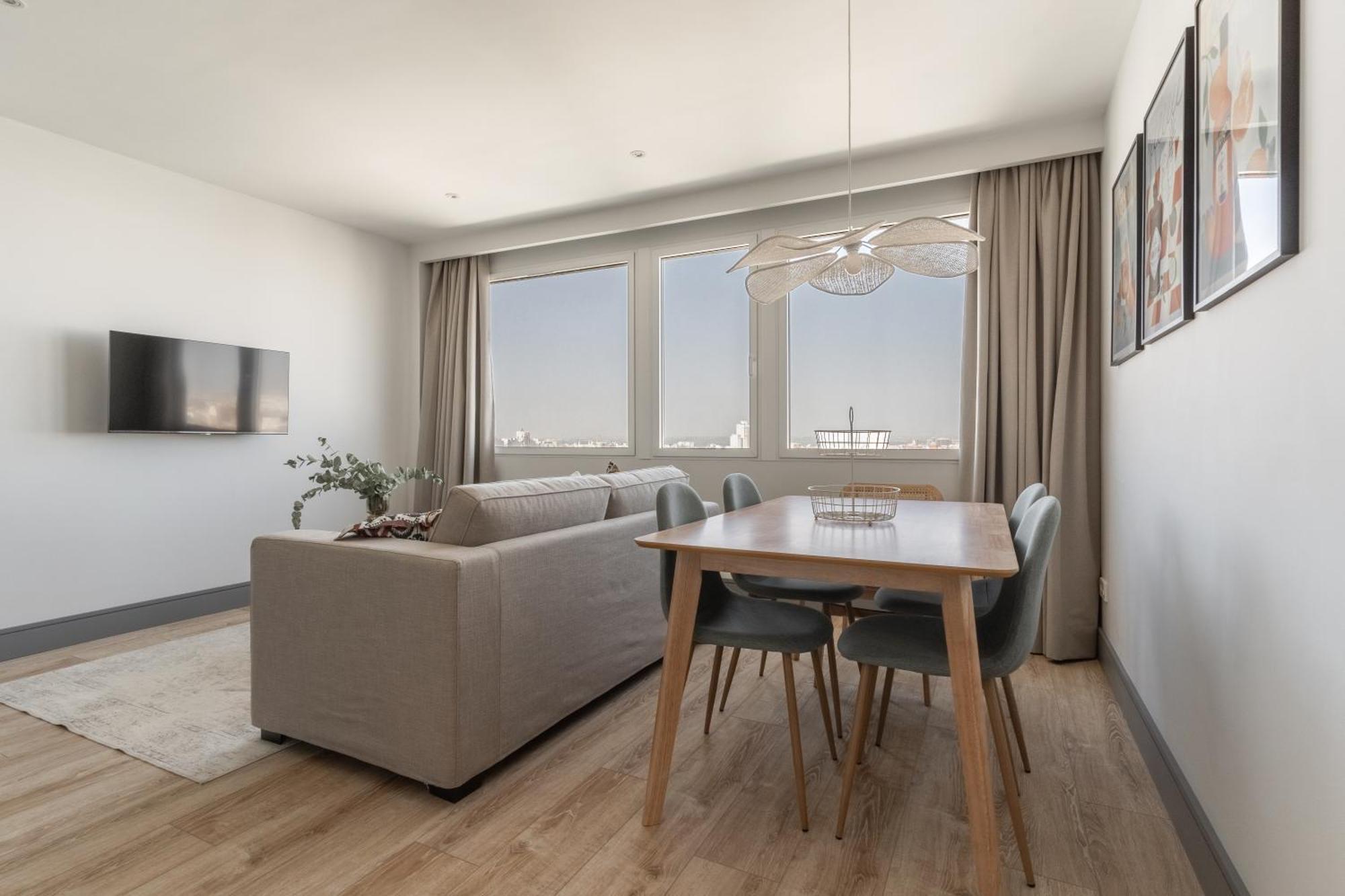 Modern And Bright-2bedrooms 1bathroom-colon Apartment Madrid