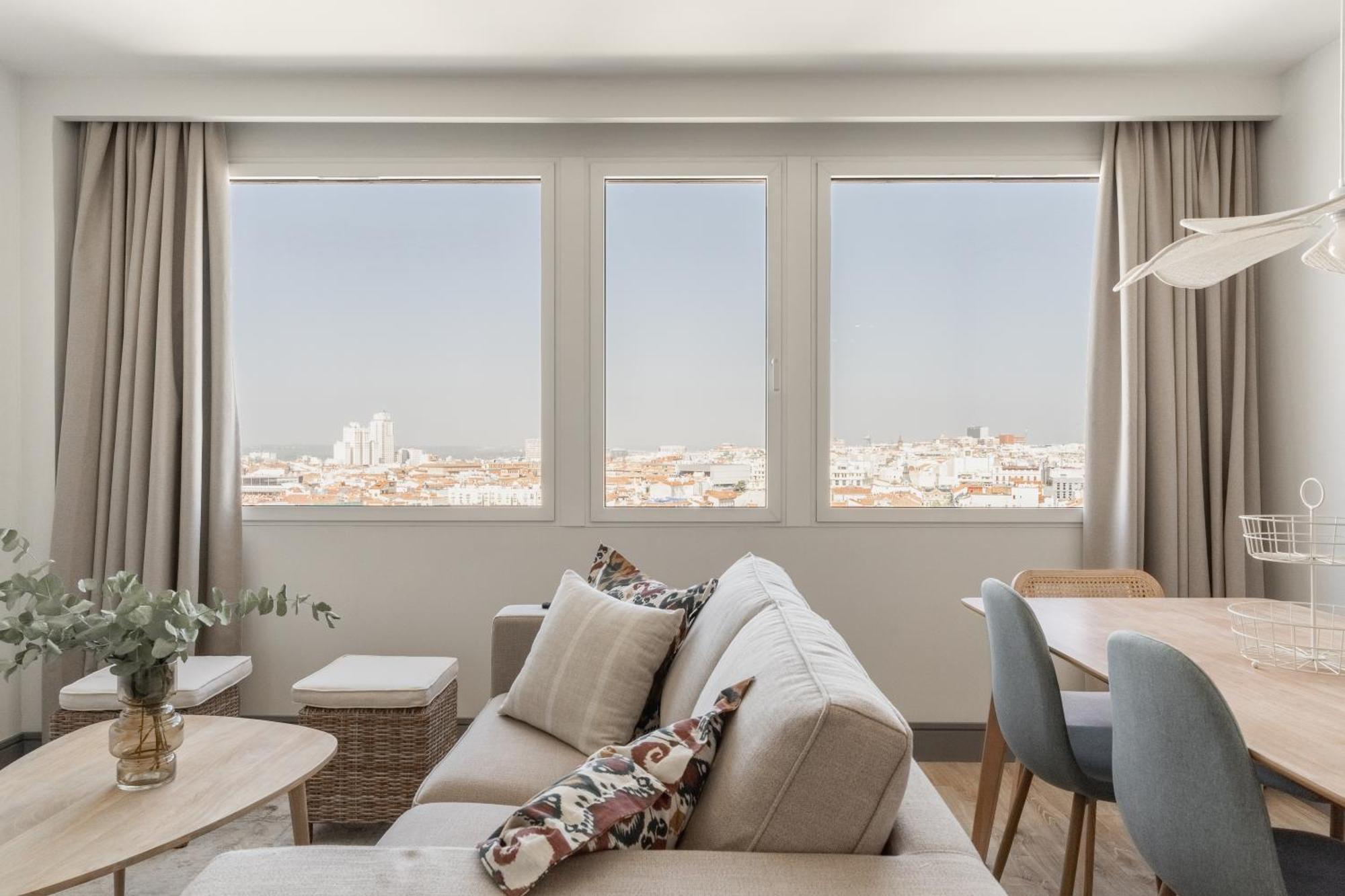 Modern And Bright-2bedrooms 1bathroom-colon Apartment *